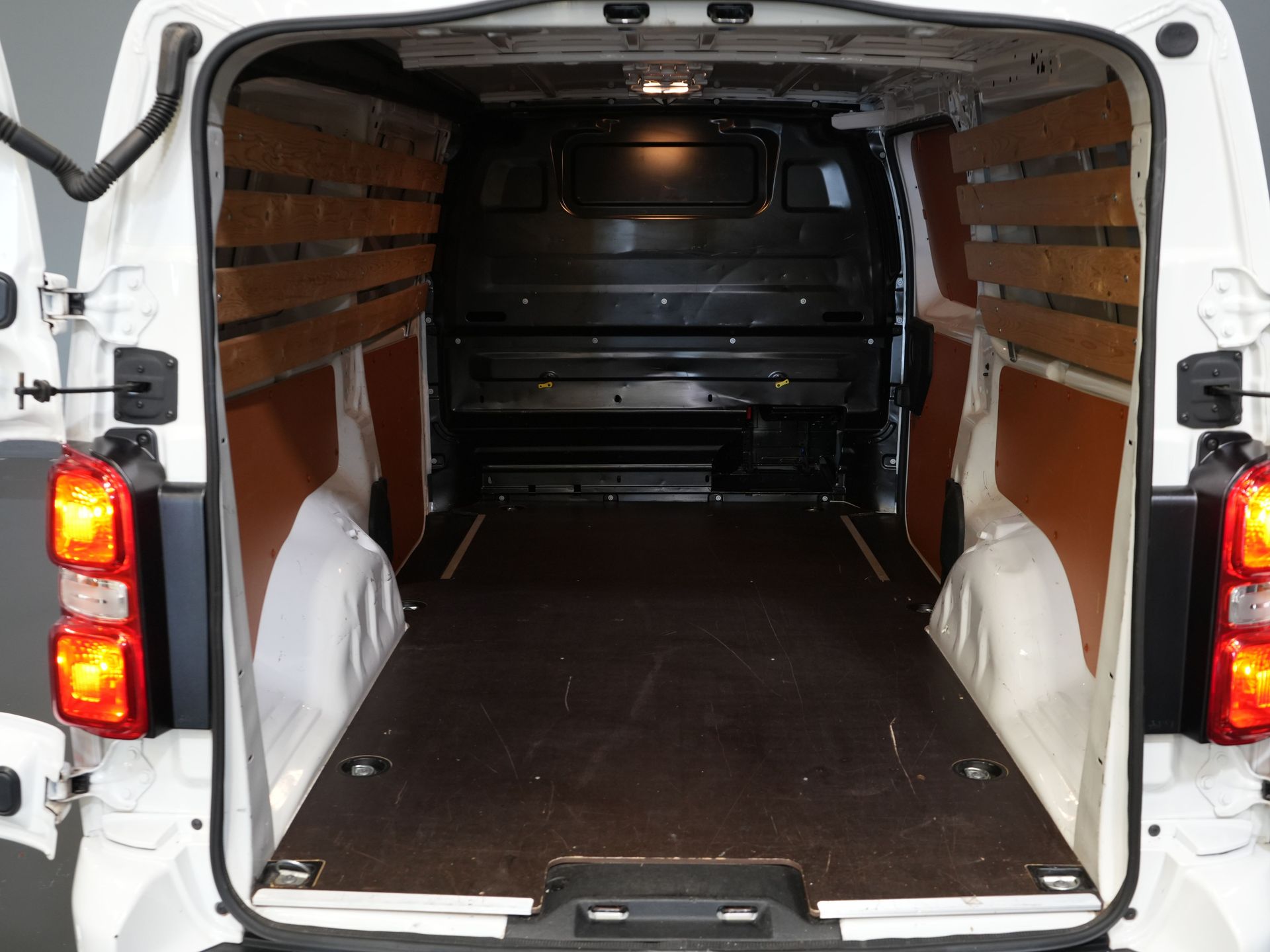 Peugeot Expert Bestelbus 2.0 HDI 120 pk L3 BPM VRIJ! 2.5t Trekverm./ Carplay/ Navi/ Camera/ PDC/ Cruise/ Airco 14