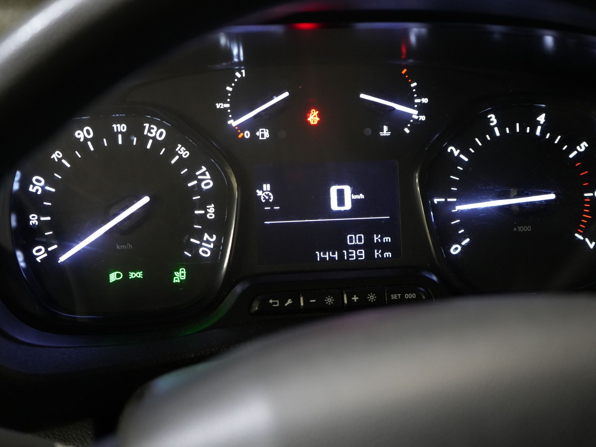 Peugeot Expert Bestelbus 2.0 HDI 120 pk L3 BPM VRIJ! 2.5t Trekverm./ Carplay/ Navi/ Camera/ PDC/ Cruise/ Airco 19
