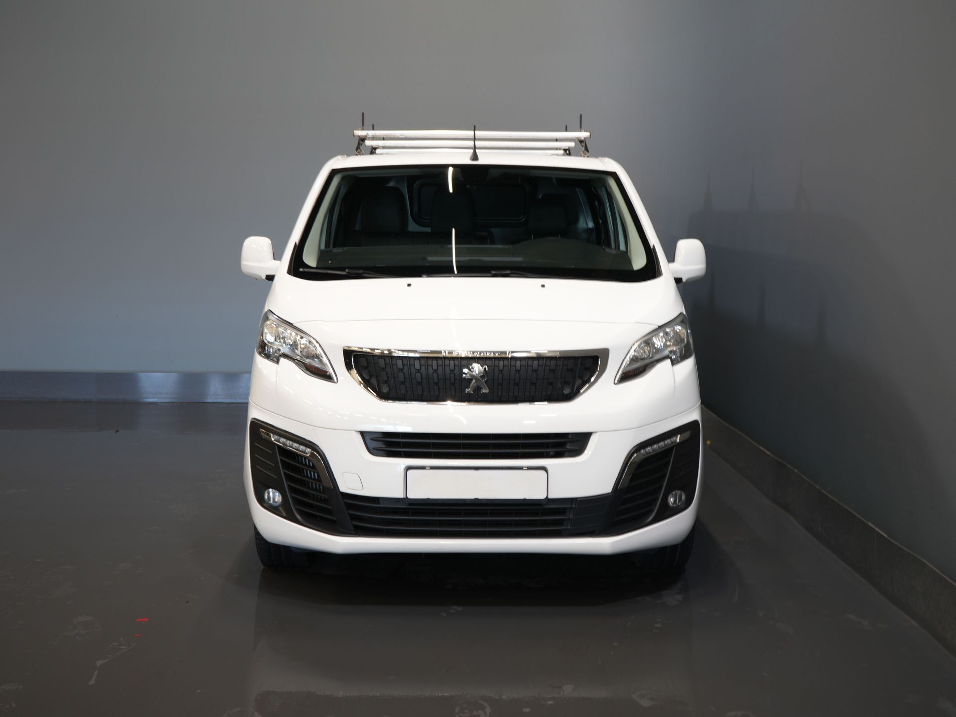 Peugeot Expert Bestelbus 2.0 HDI 120 pk L3 BPM VRIJ! 2.5t Trekverm./ Carplay/ Navi/ Camera/ PDC/ Cruise/ Airco 6