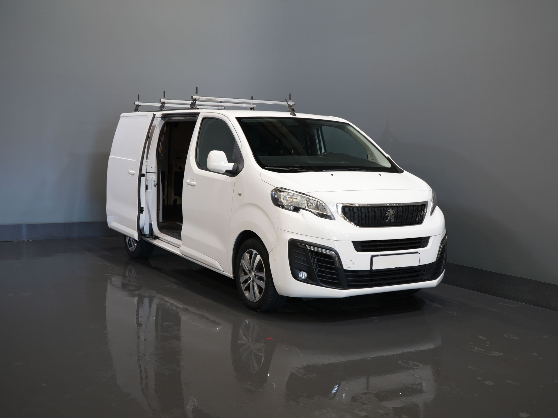 Peugeot Expert Bestelbus 2.0 HDI 120 pk L3 BPM VRIJ! 2.5t Trekverm./ Carplay/ Navi/ Camera/ PDC/ Cruise/ Airco 8