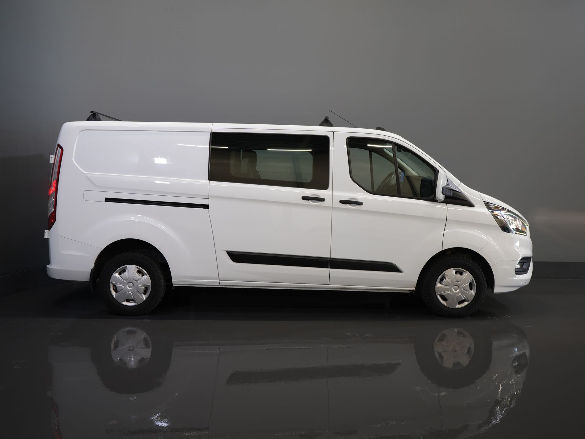 Ford Transit Custom Bestelbus 2.0 TDCI L2 Trend DC Dubbel Cabine BPM VRIJ! Stoelverw./ Carplay/ 2.7t Trekverm./ Navi/ PDC/ Cruise 10