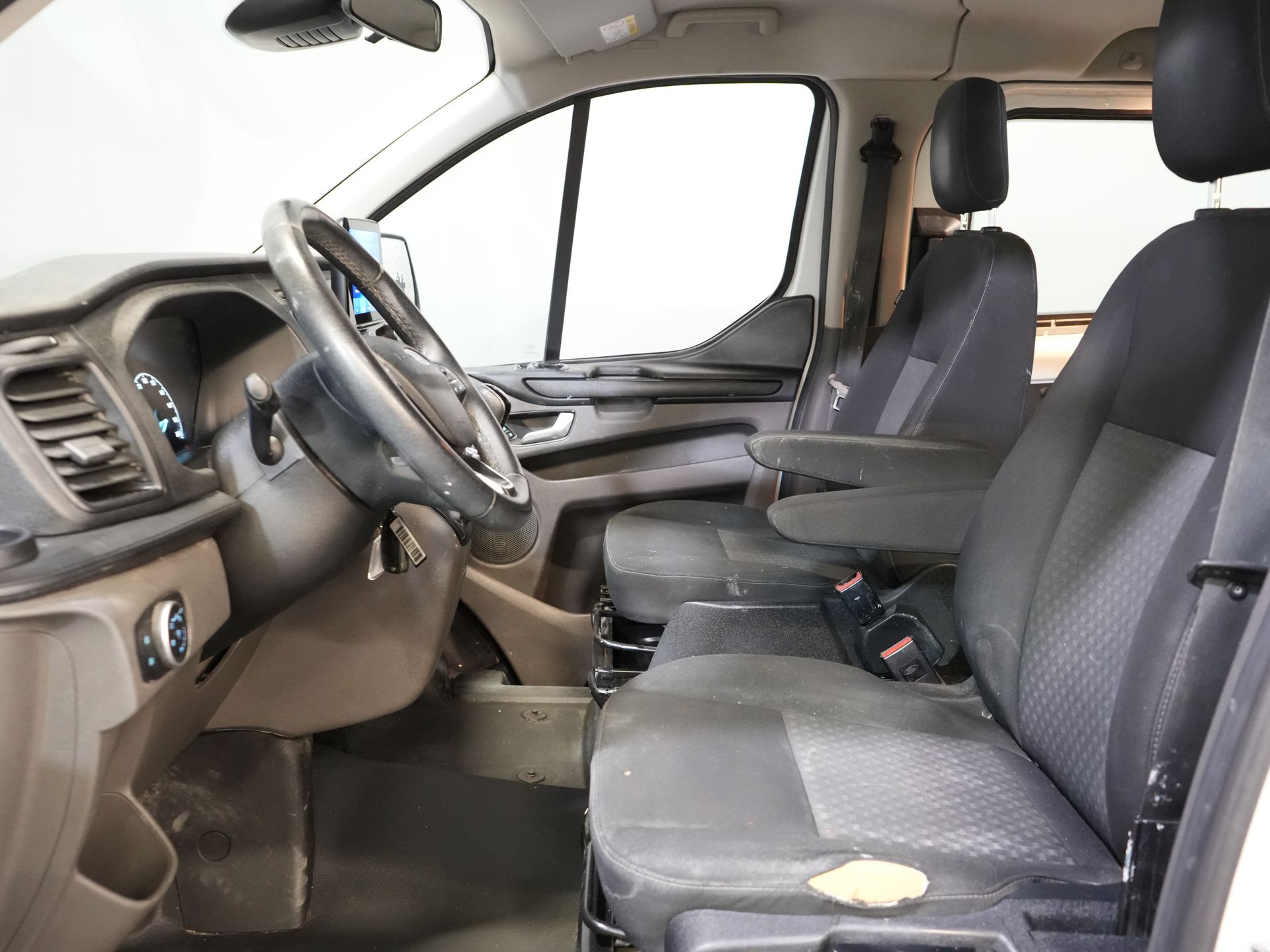 Ford Transit Custom Bestelbus 2.0 TDCI L2 Trend DC Dubbel Cabine BPM VRIJ! Stoelverw./ Carplay/ 2.7t Trekverm./ Navi/ PDC/ Cruise 11