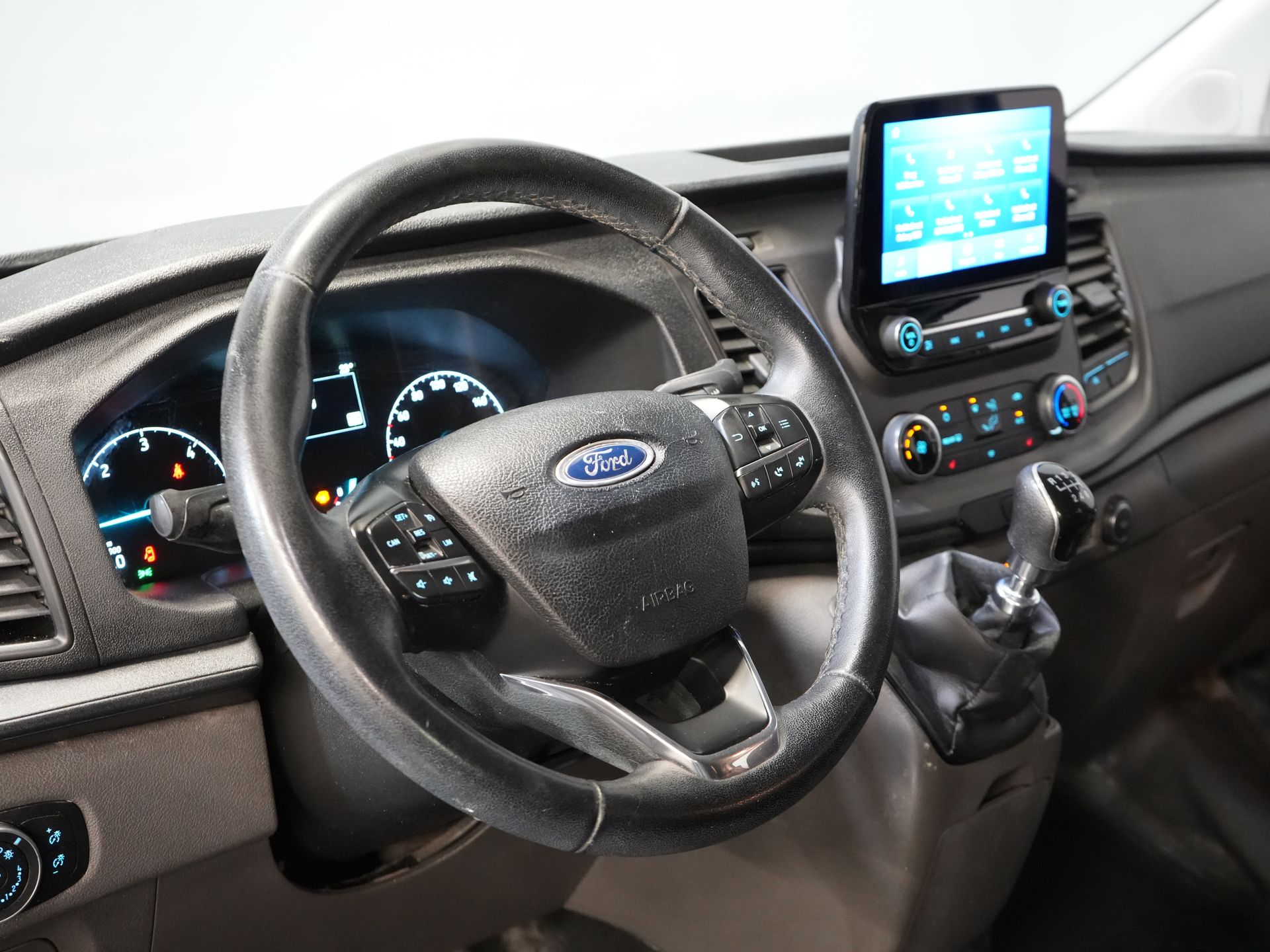 Ford Transit Custom Bestelbus 2.0 TDCI L2 Trend DC Dubbel Cabine BPM VRIJ! Stoelverw./ Carplay/ 2.7t Trekverm./ Navi/ PDC/ Cruise 13