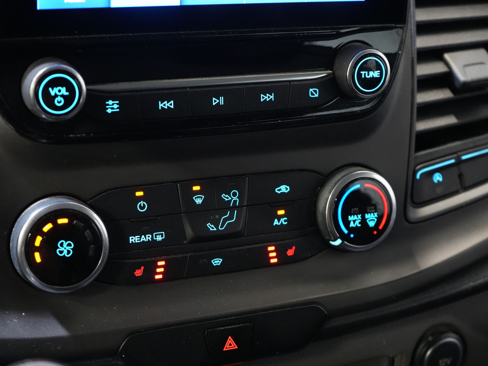 Ford Transit Custom Bestelbus 2.0 TDCI L2 Trend DC Dubbel Cabine BPM VRIJ! Stoelverw./ Carplay/ 2.7t Trekverm./ Navi/ PDC/ Cruise 18
