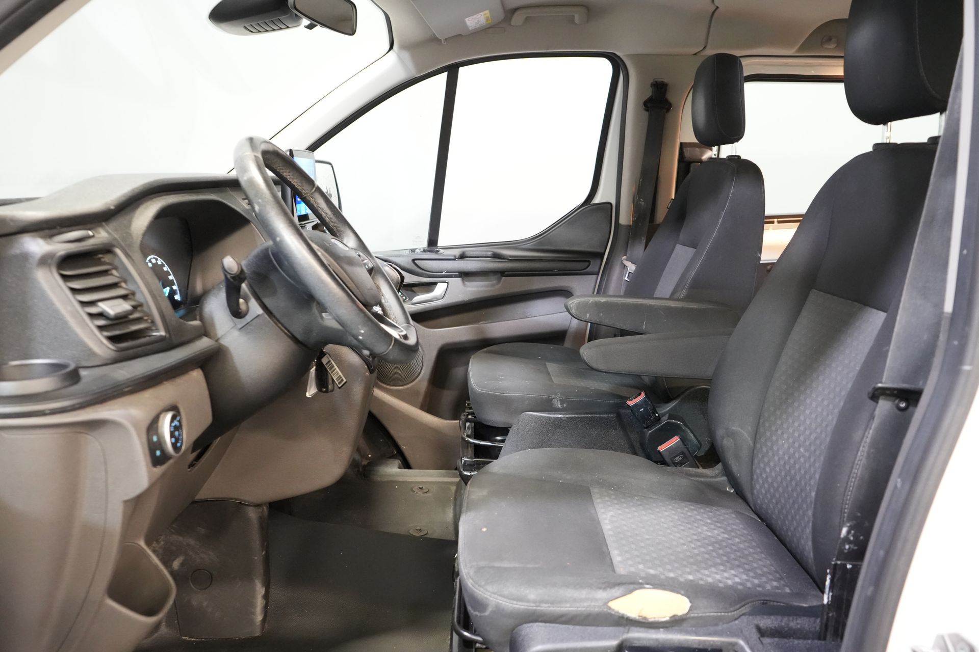 Ford Transit Custom Bestelbus 2.0 TDCI L2 Trend DC Dubbel Cabine BPM VRIJ! Stoelverw./ Carplay/ 2.7t Trekverm./ Navi/ PDC/ Cruise 6