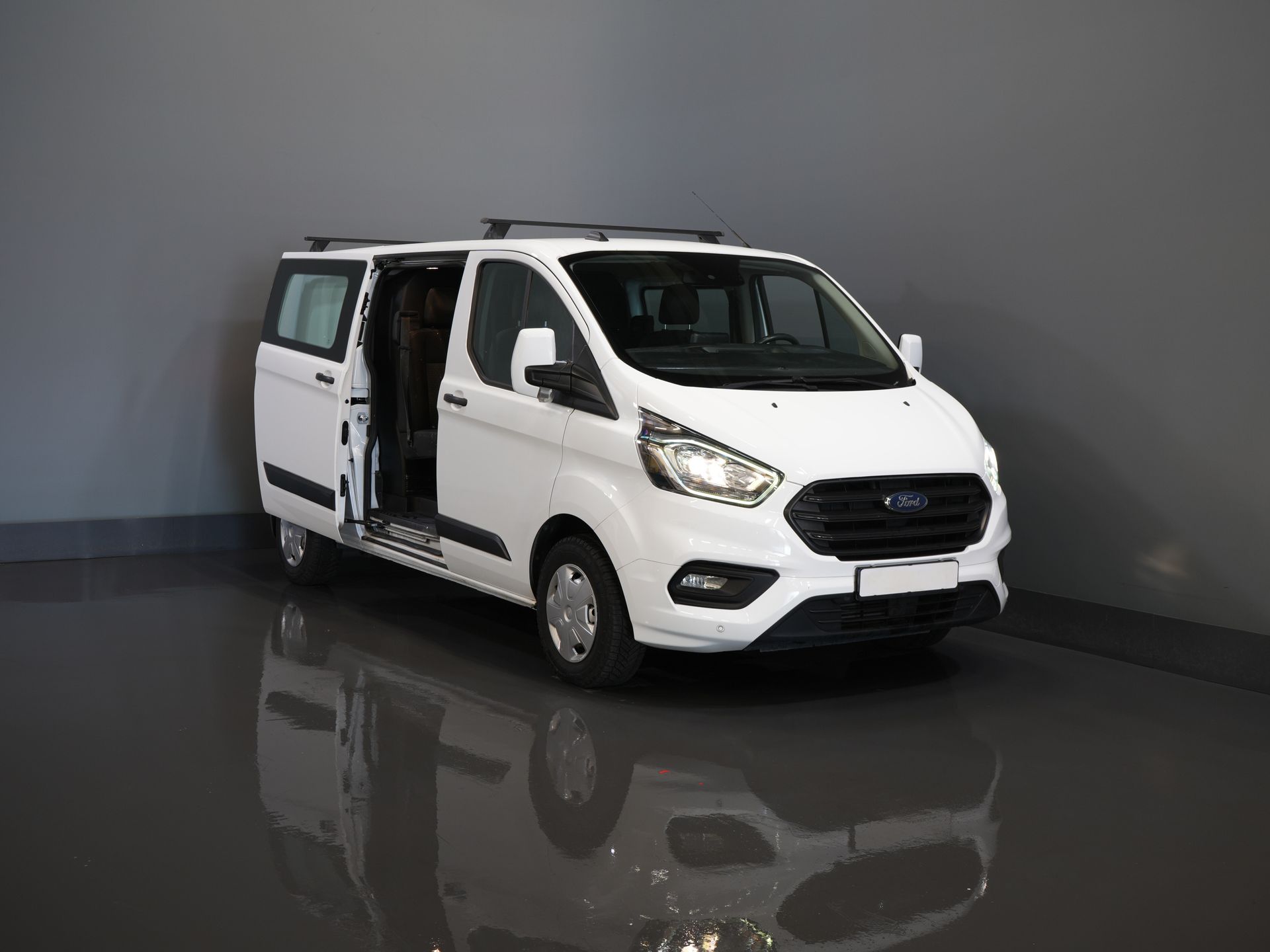 Ford Transit Custom Bestelbus 2.0 TDCI L2 Trend DC Dubbel Cabine BPM VRIJ! Stoelverw./ Carplay/ 2.7t Trekverm./ Navi/ PDC/ Cruise 8