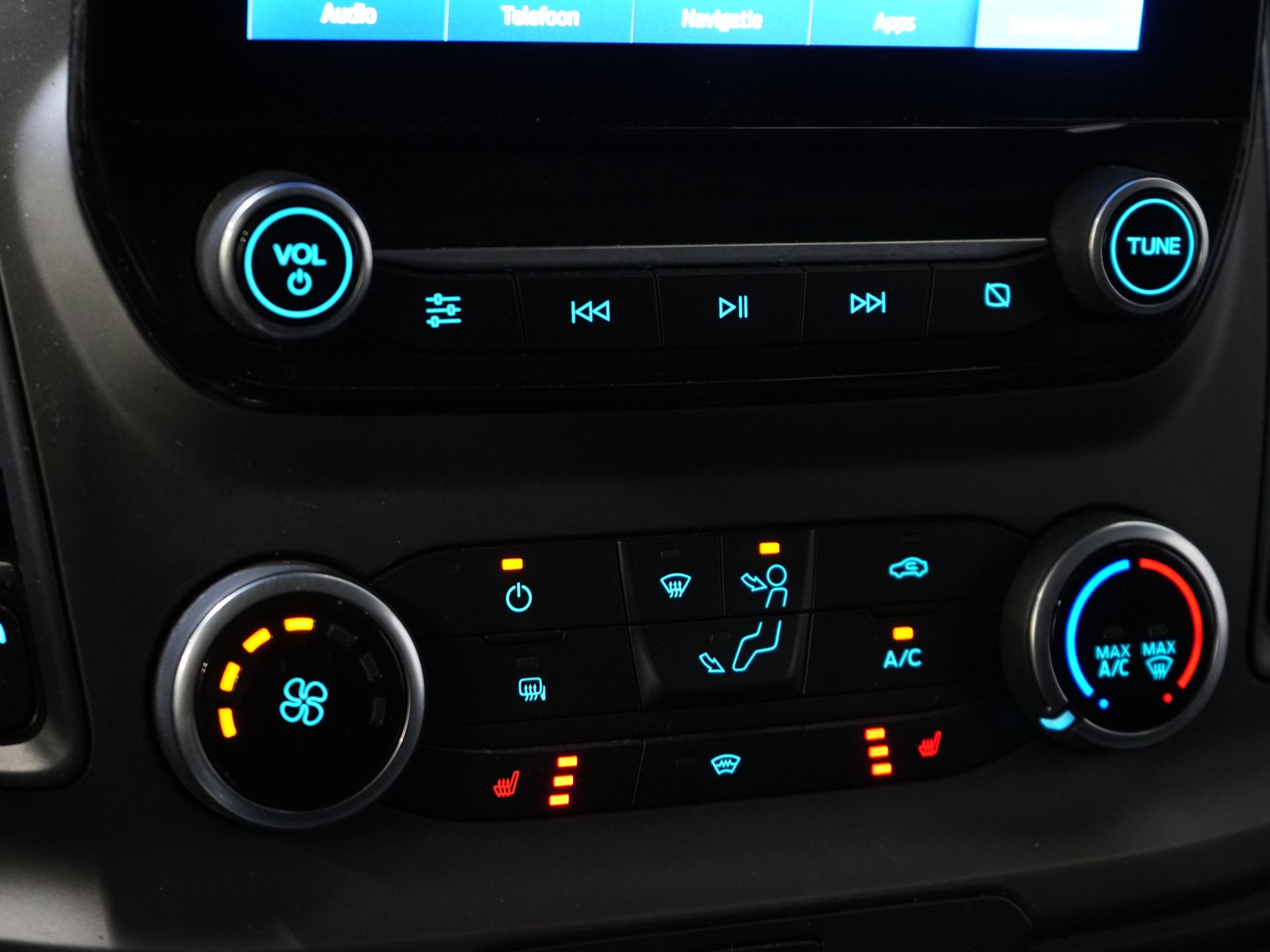 Ford Transit Custom Bestelbus 320 2.0 TDCI 130 pk L2 Trend BPM VRIJ! 2.8t Trekverm./ Stoelverw./ Carplay/ Camera/ PDC/ Cruise/ Trekhaak 21
