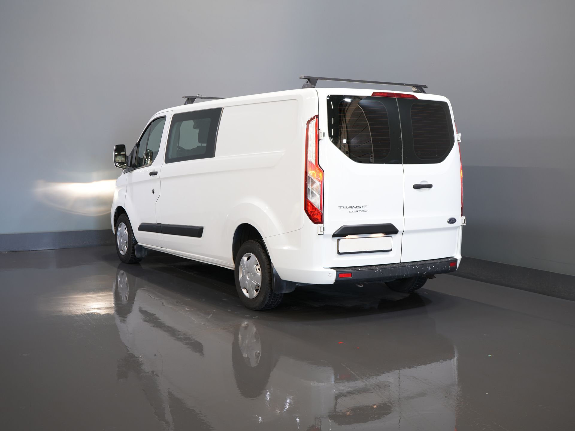 Ford Transit Custom Bestelbus 2.0 TDCI L2 Trend DC Dubbel Cabine BPM VRIJ! Stoelverw./ Carplay/ 2.7t Trekverm./ Navi/ PDC/ Cruise 1