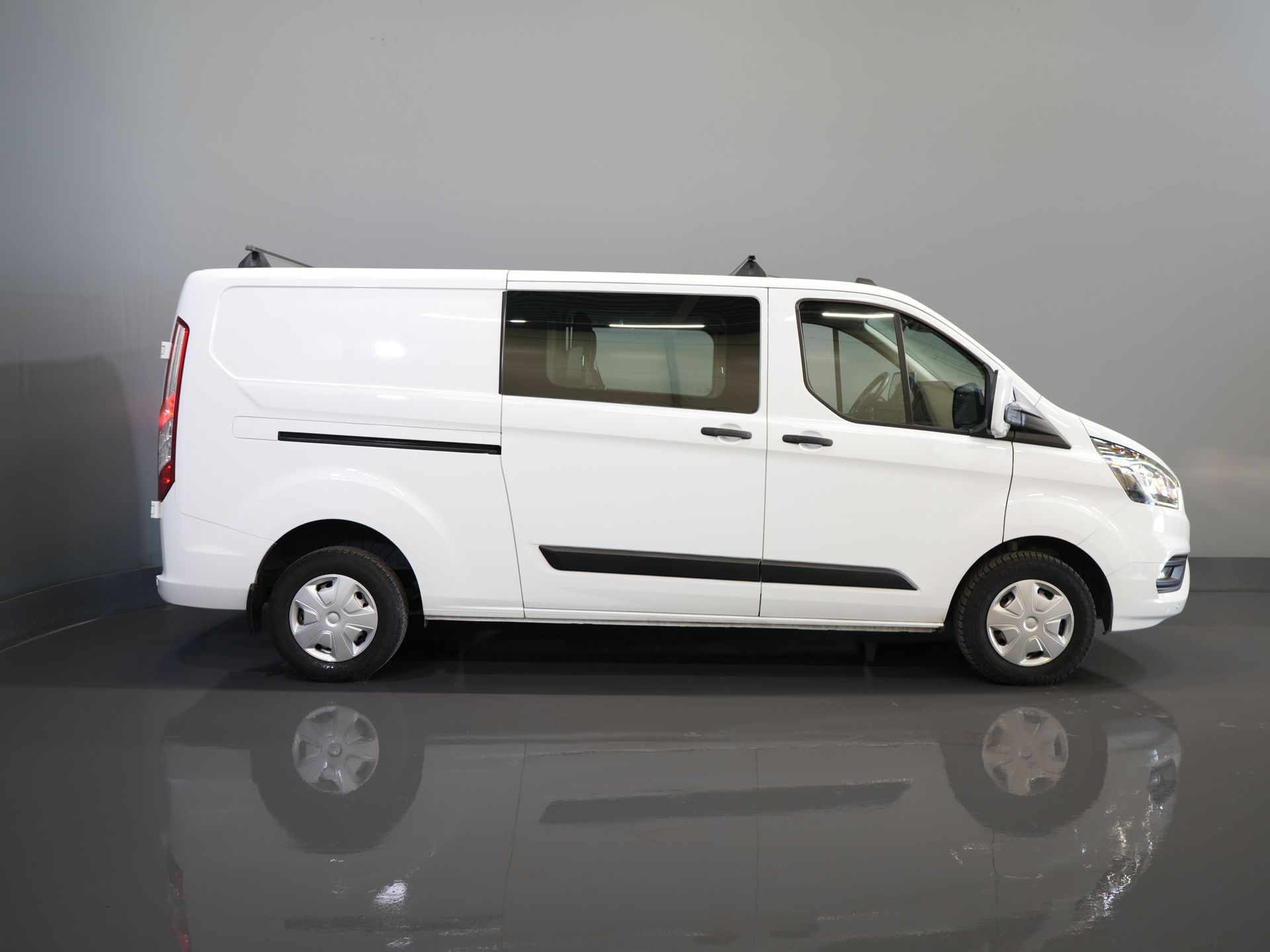 Ford Transit Custom Bestelbus 2.0 TDCI L2 Trend DC Dubbel Cabine BPM VRIJ! Stoelverw./ Carplay/ 2.7t Trekverm./ Navi/ PDC/ Cruise 10