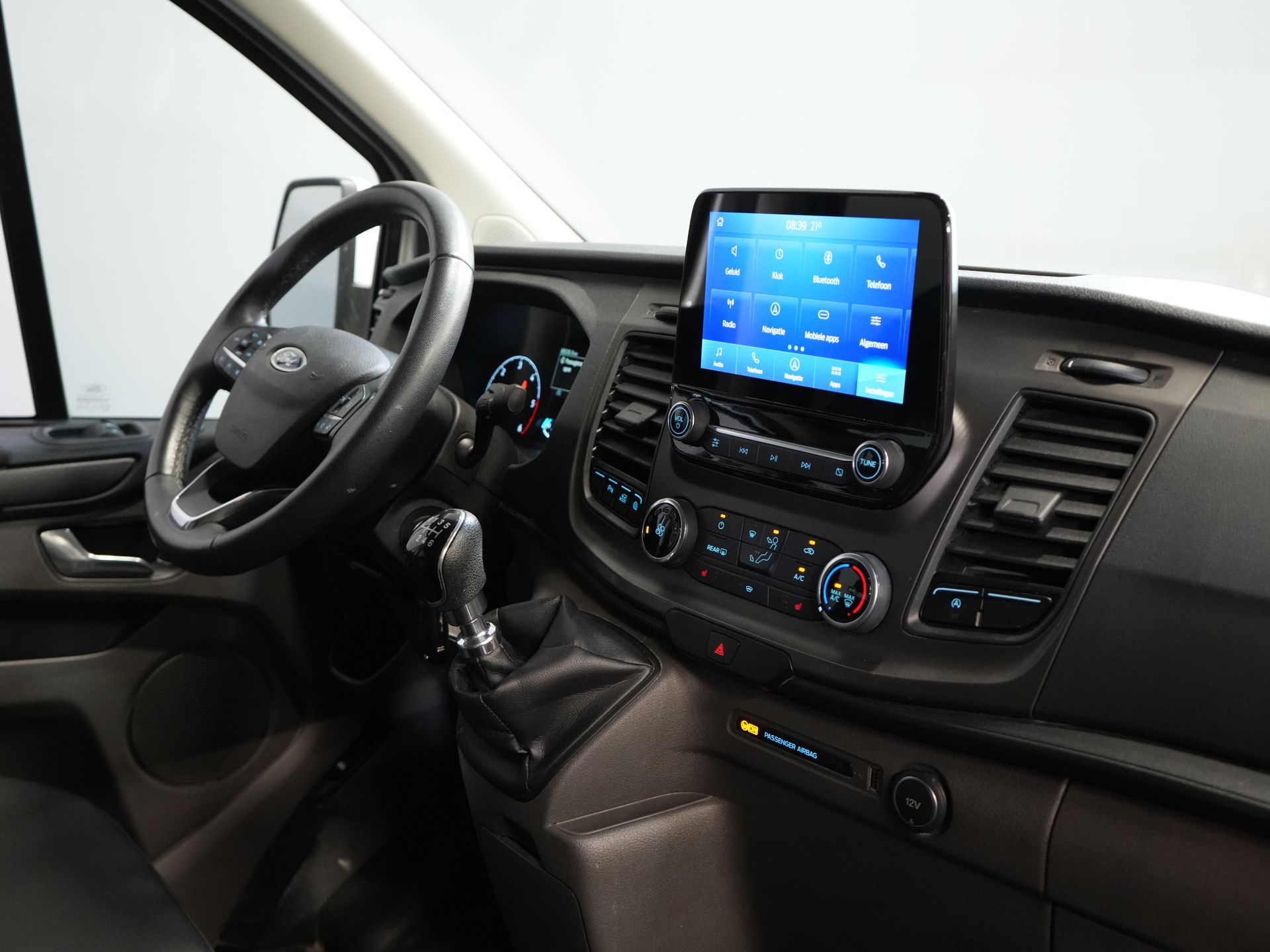 Ford Transit Custom Bestelbus 2.0 TDCI L2 Trend DC Dubbel Cabine BPM VRIJ! Stoelverw./ Carplay/ 2.7t Trekverm./ Navi/ PDC/ Cruise 2