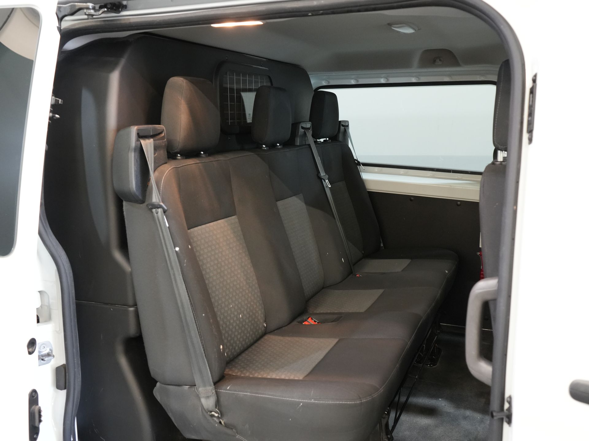 Ford Transit Custom Bestelbus 2.0 TDCI L2 Trend DC Dubbel Cabine BPM VRIJ! Stoelverw./ Carplay/ 2.7t Trekverm./ Navi/ PDC/ Cruise 23