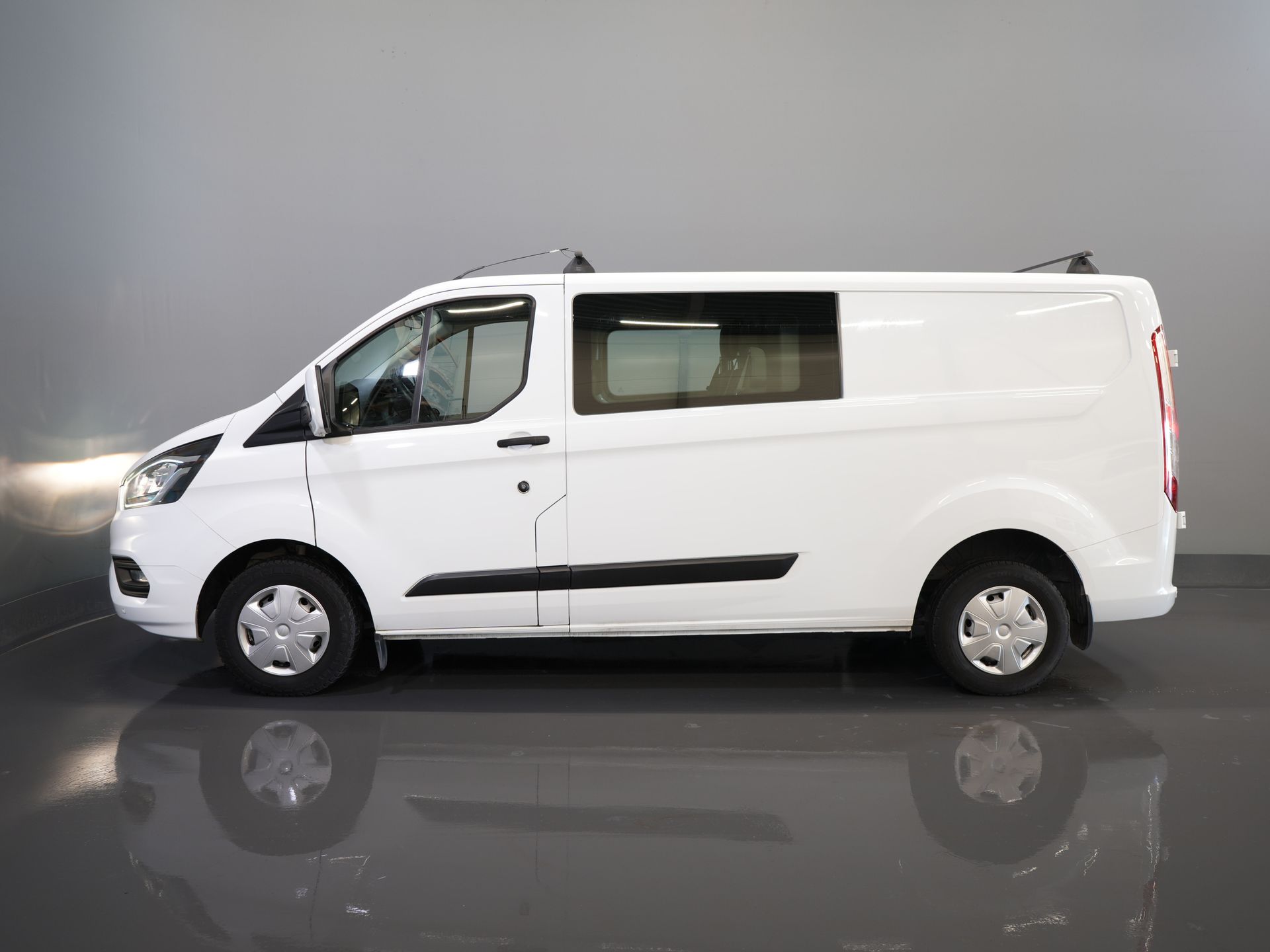 Ford Transit Custom Bestelbus 2.0 TDCI L2 Trend DC Dubbel Cabine BPM VRIJ! Stoelverw./ Carplay/ 2.7t Trekverm./ Navi/ PDC/ Cruise 9