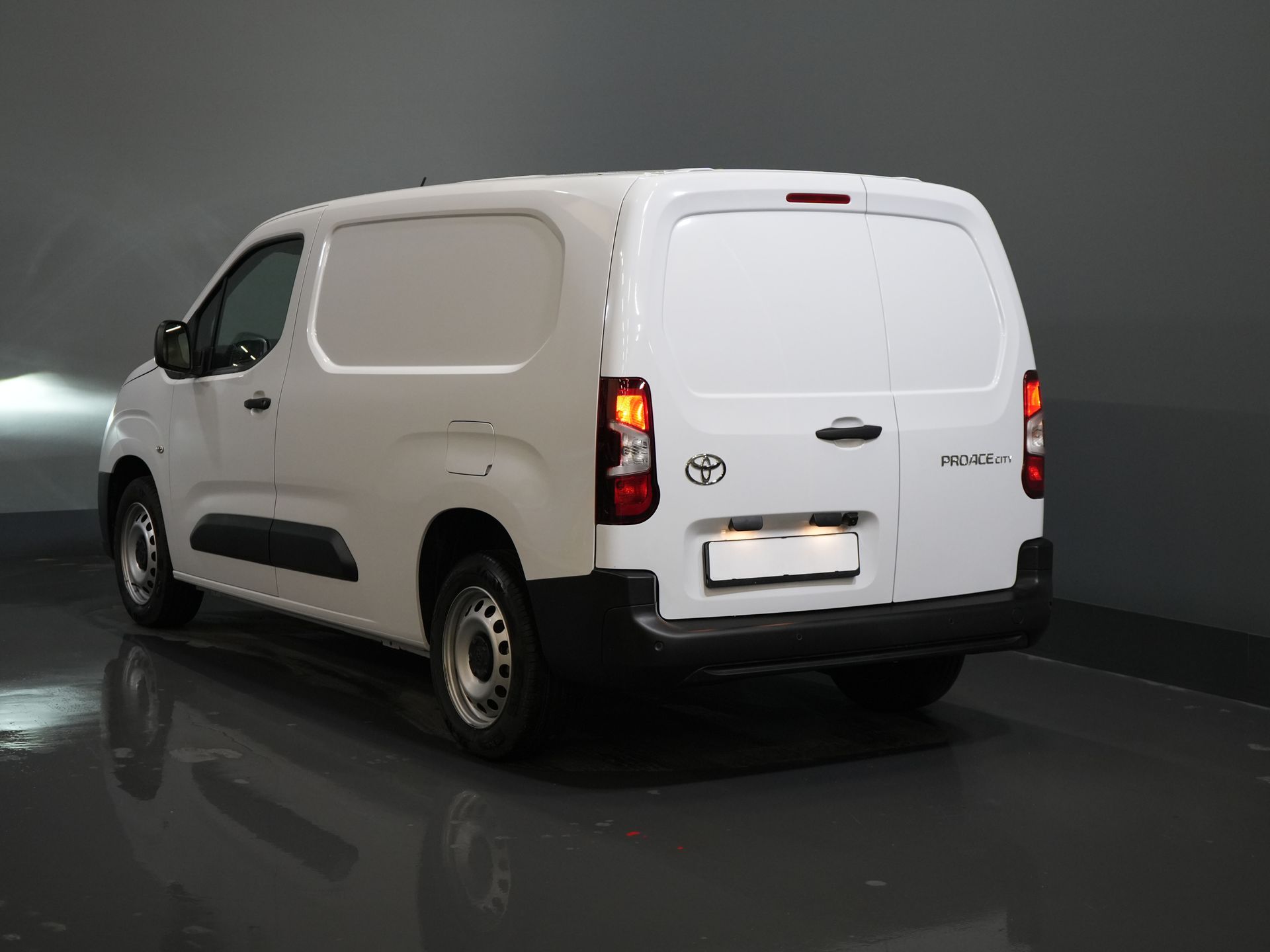 Fiat Doblò Bestelbus (ProAce City) 1.5 130 pk Aut. L2 BPM VRIJ! LED/ Virtual Cockpit/ 3 pers./ Carplay/ Camera/ Climate/ PDC/ Cruise 1