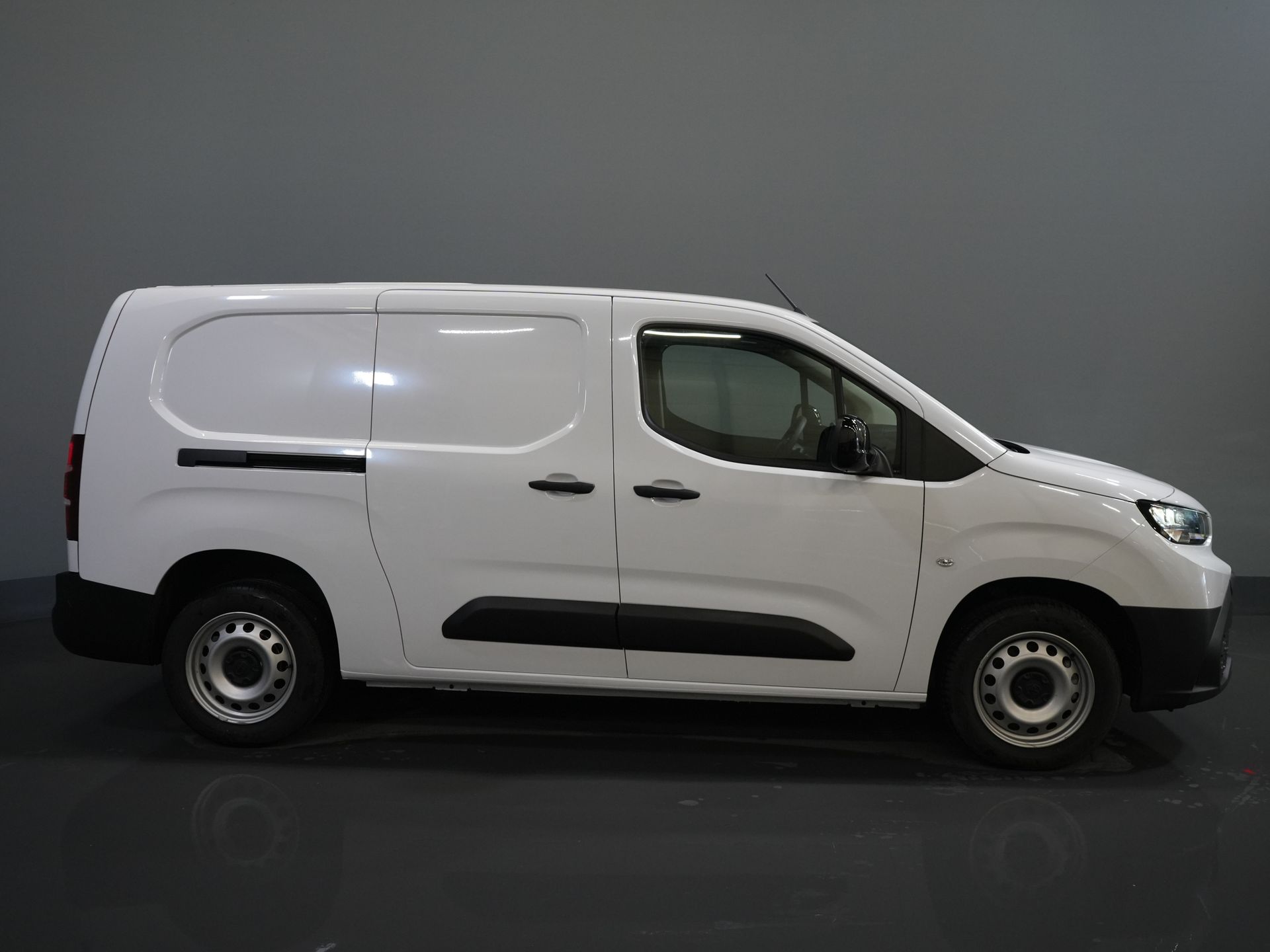 Fiat Doblò Bestelbus (ProAce City) 1.5 130 pk Aut. L2 BPM VRIJ! LED/ Virtual Cockpit/ 3 pers./ Carplay/ Camera/ Climate/ PDC/ Cruise 10