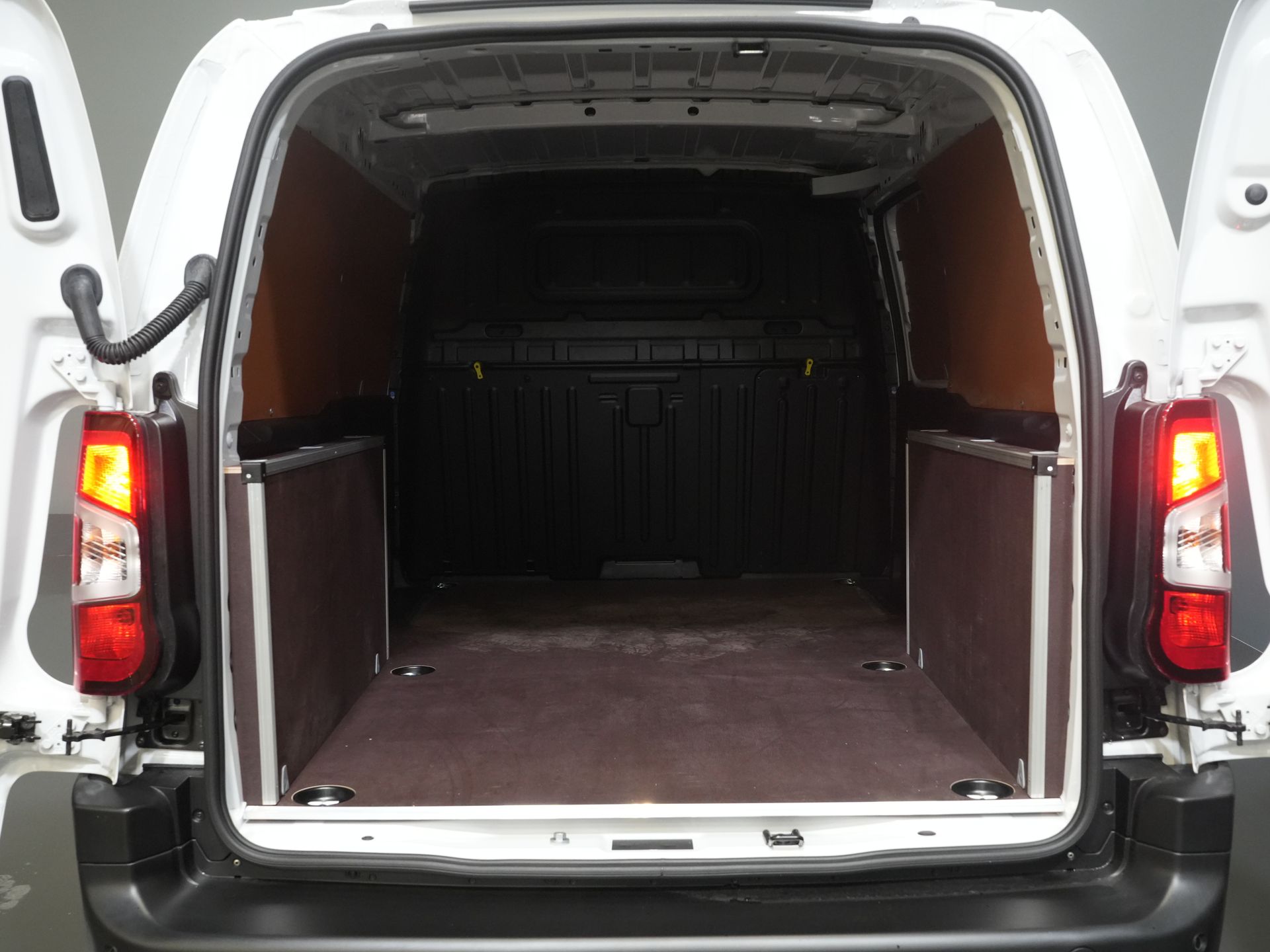 Fiat Doblò Bestelbus (ProAce City) 1.5 130 pk Aut. L2 BPM VRIJ! LED/ Virtual Cockpit/ 3 pers./ Carplay/ Camera/ Climate/ PDC/ Cruise 14