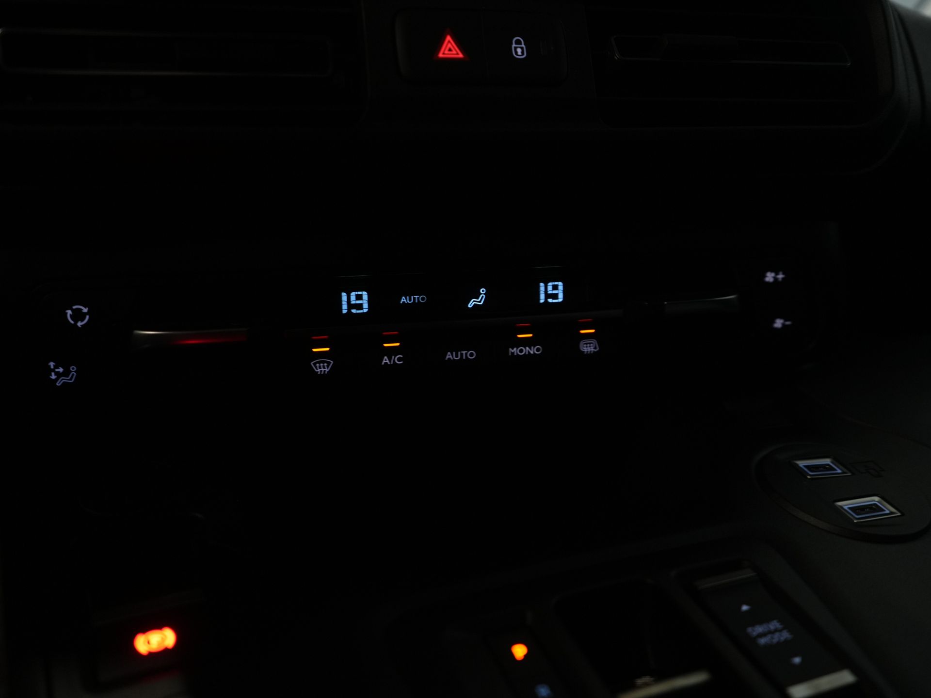 Fiat Doblò Bestelbus (ProAce City) 1.5 130 pk Aut. L2 BPM VRIJ! LED/ Virtual Cockpit/ 3 pers./ Carplay/ Camera/ Climate/ PDC/ Cruise 18