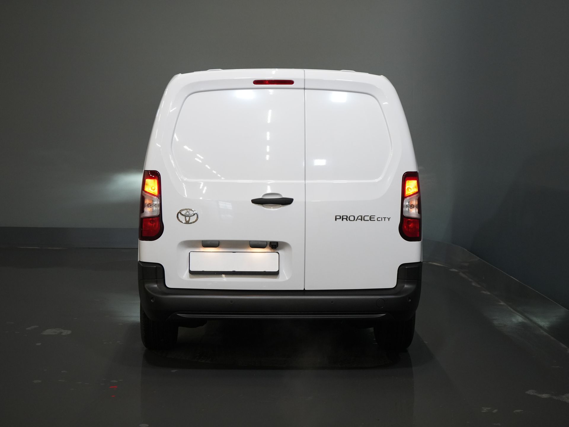 Fiat Doblò Bestelbus (ProAce City) 1.5 130 pk Aut. L2 BPM VRIJ! LED/ Virtual Cockpit/ 3 pers./ Carplay/ Camera/ Climate/ PDC/ Cruise 5