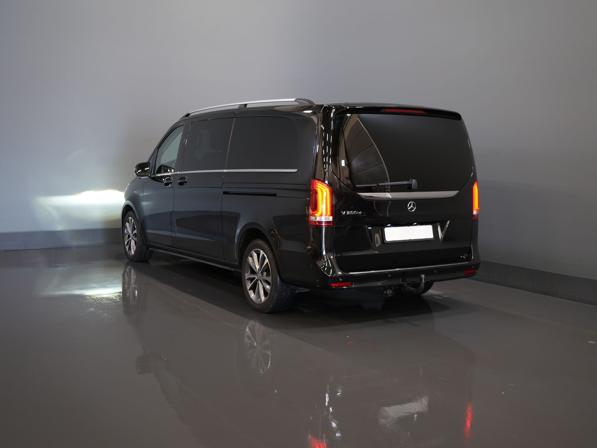 Mercedes-Benz V-Klasse Bestelbus 300d Aut. XL L3 Avantgarde Edition BPM VRIJ! 2xElek.Schuifdeur/ Leder/ LED/ Standkachel/ Carplay/ Afn.Trekhaak/ Stoelverw./ Alar 1