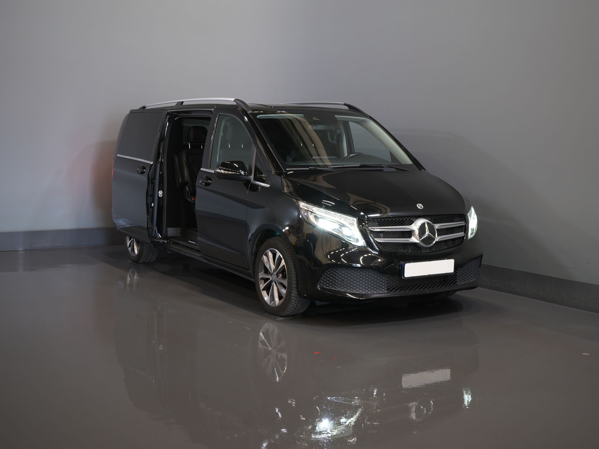 Mercedes-Benz V-Klasse Bestelbus 300d Aut. XL L3 Avantgarde Edition BPM VRIJ! 2xElek.Schuifdeur/ Leder/ LED/ Standkachel/ Carplay/ Afn.Trekhaak/ Stoelverw./ Alar 8
