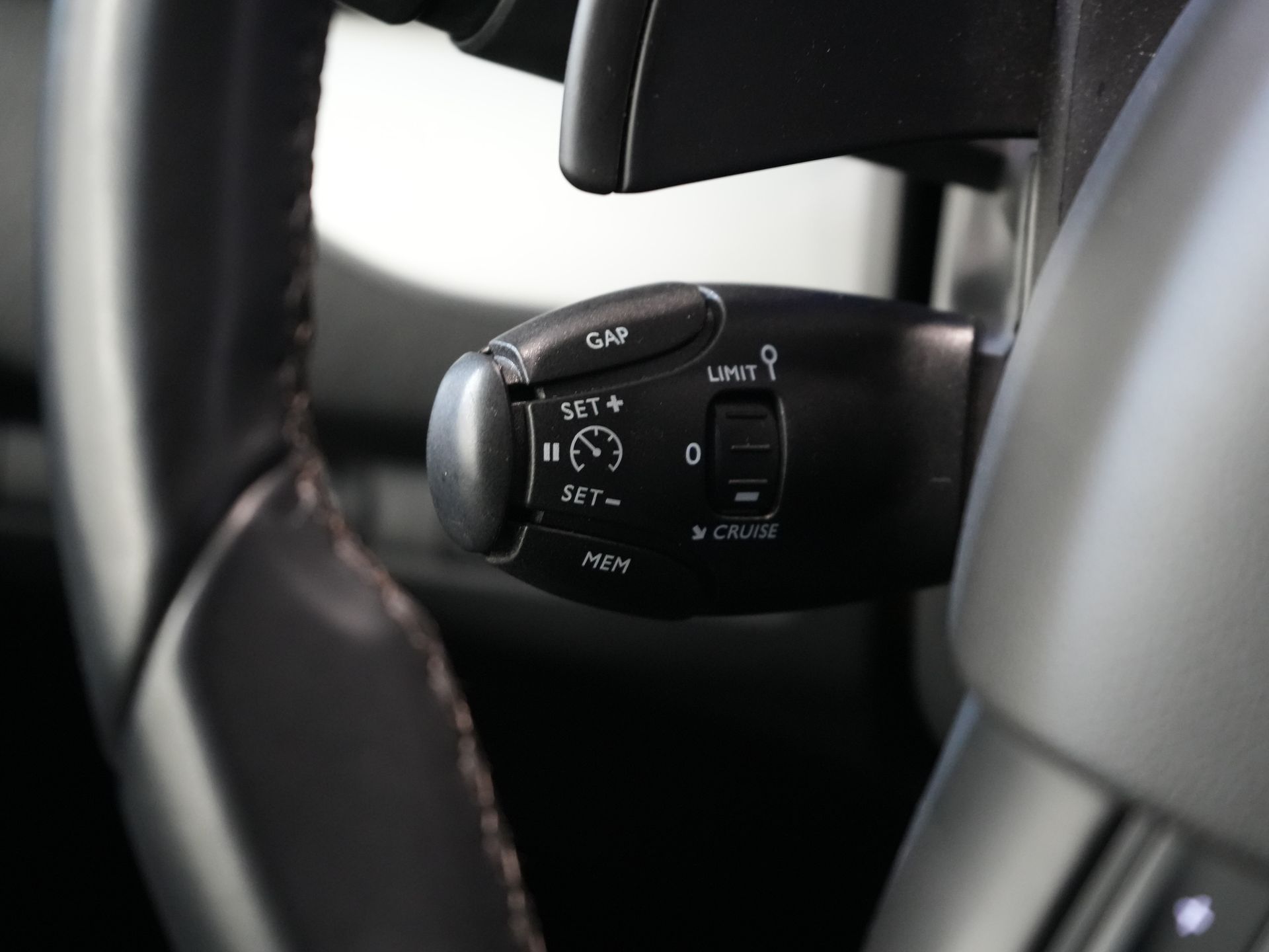 Fiat Scudo Bestelbus 2.0 MJ 180 pk Aut. DC Dubbel Cabine BPM VRIJ! Adapt.Cruise/ Xenon/ Climate/ Keyless/ Carplay/ NL Auto/ PDC 17