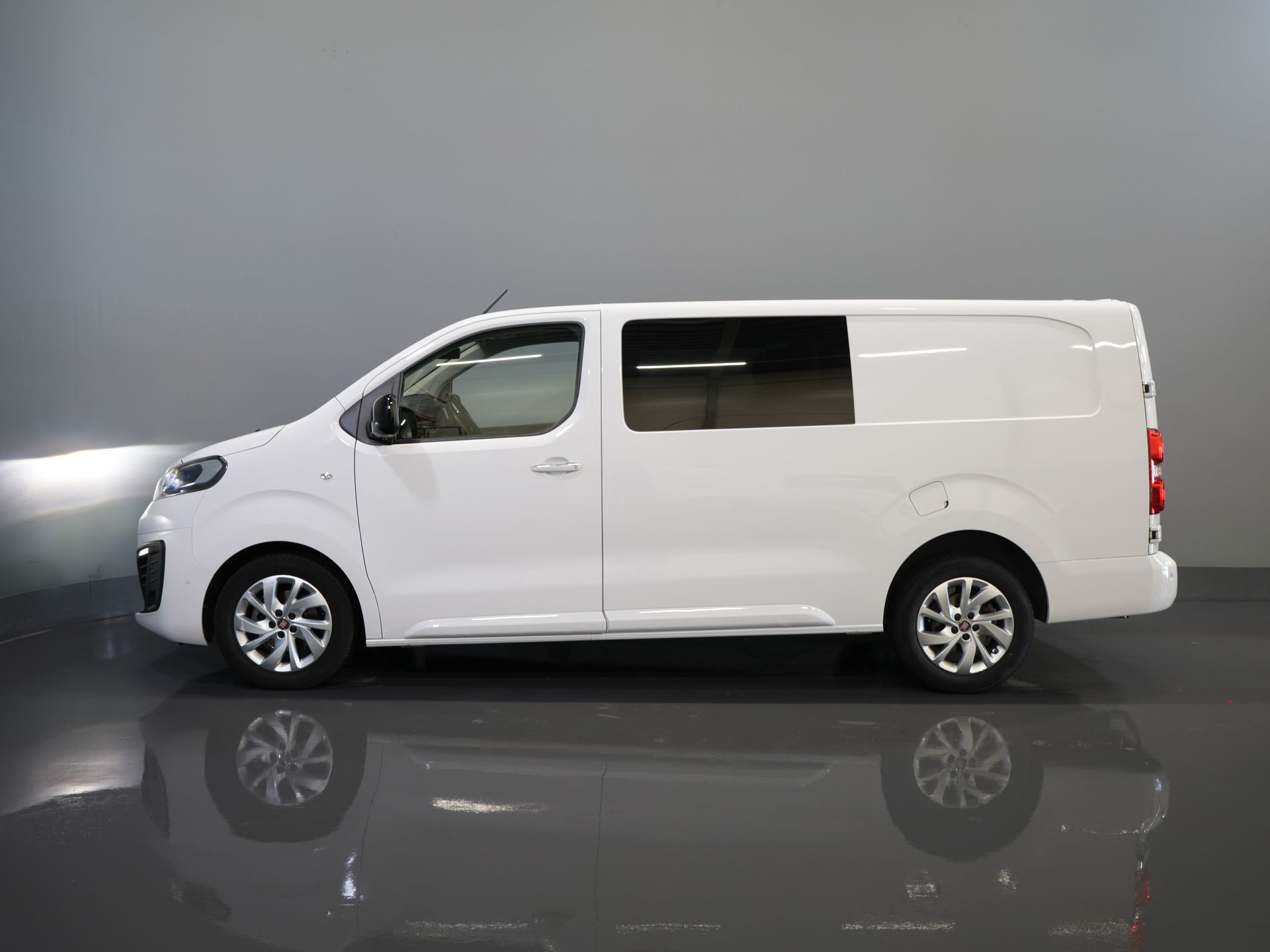 Fiat Scudo Bestelbus 2.0 MJ 180 pk Aut. DC Dubbel Cabine BPM VRIJ! Adapt.Cruise/ Xenon/ Climate/ Keyless/ Carplay/ NL Auto/ PDC 9