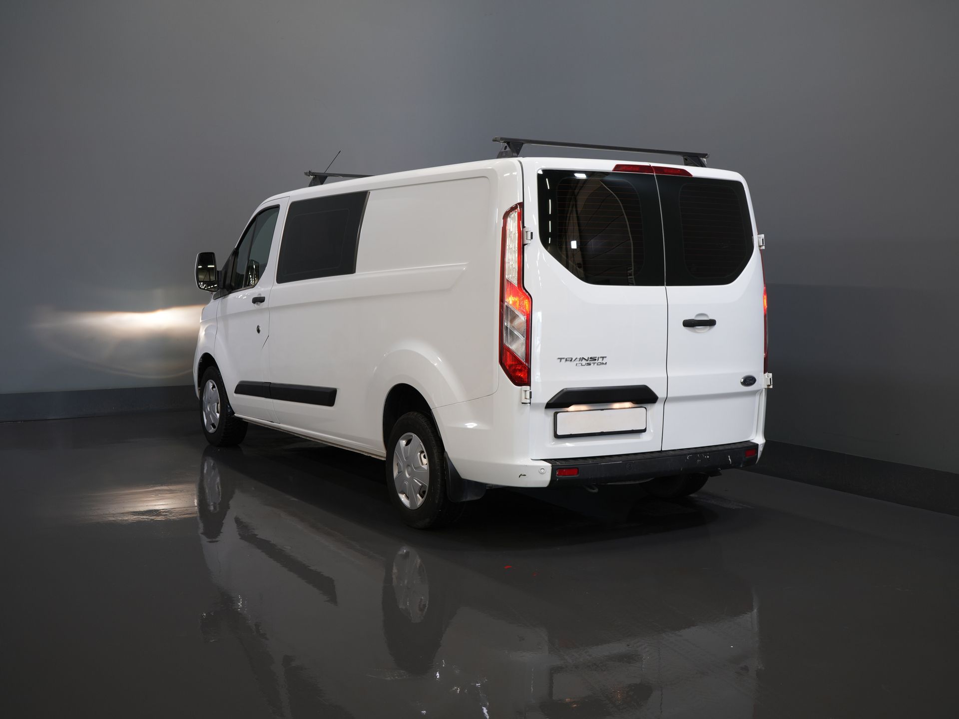 Ford Transit Custom Bestelbus 2.0 TDCI L2 Trend DC Dubbel Cabine BPM VRIJ! Stoelverw./ Carplay/ 2.7t Trekverm./ Navi/ PDC/ Cruise 1