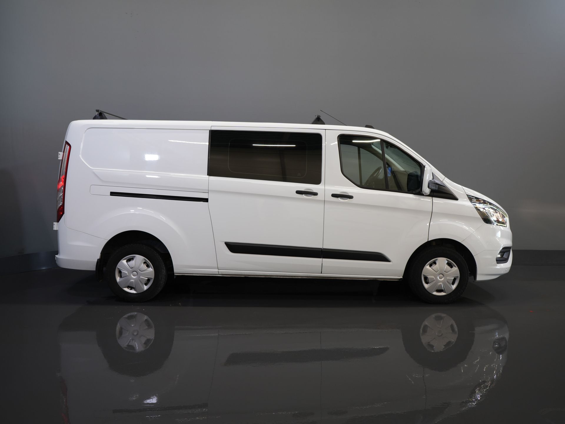 Ford Transit Custom Bestelbus 2.0 TDCI L2 Trend DC Dubbel Cabine BPM VRIJ! Stoelverw./ Carplay/ 2.7t Trekverm./ Navi/ PDC/ Cruise 10