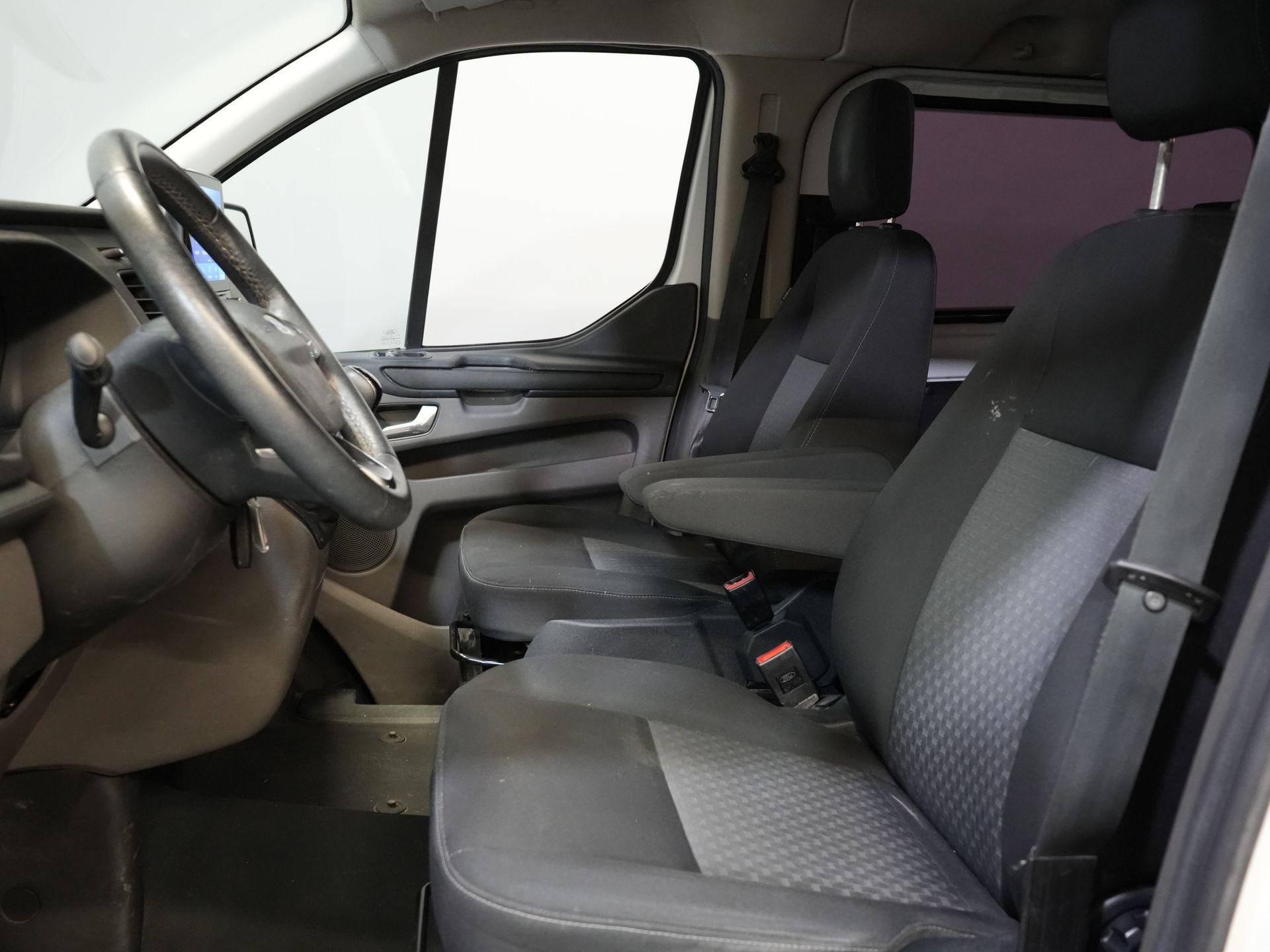 Ford Transit Custom Bestelbus 2.0 TDCI L2 Trend DC Dubbel Cabine BPM VRIJ! Stoelverw./ Carplay/ 2.7t Trekverm./ Navi/ PDC/ Cruise 11