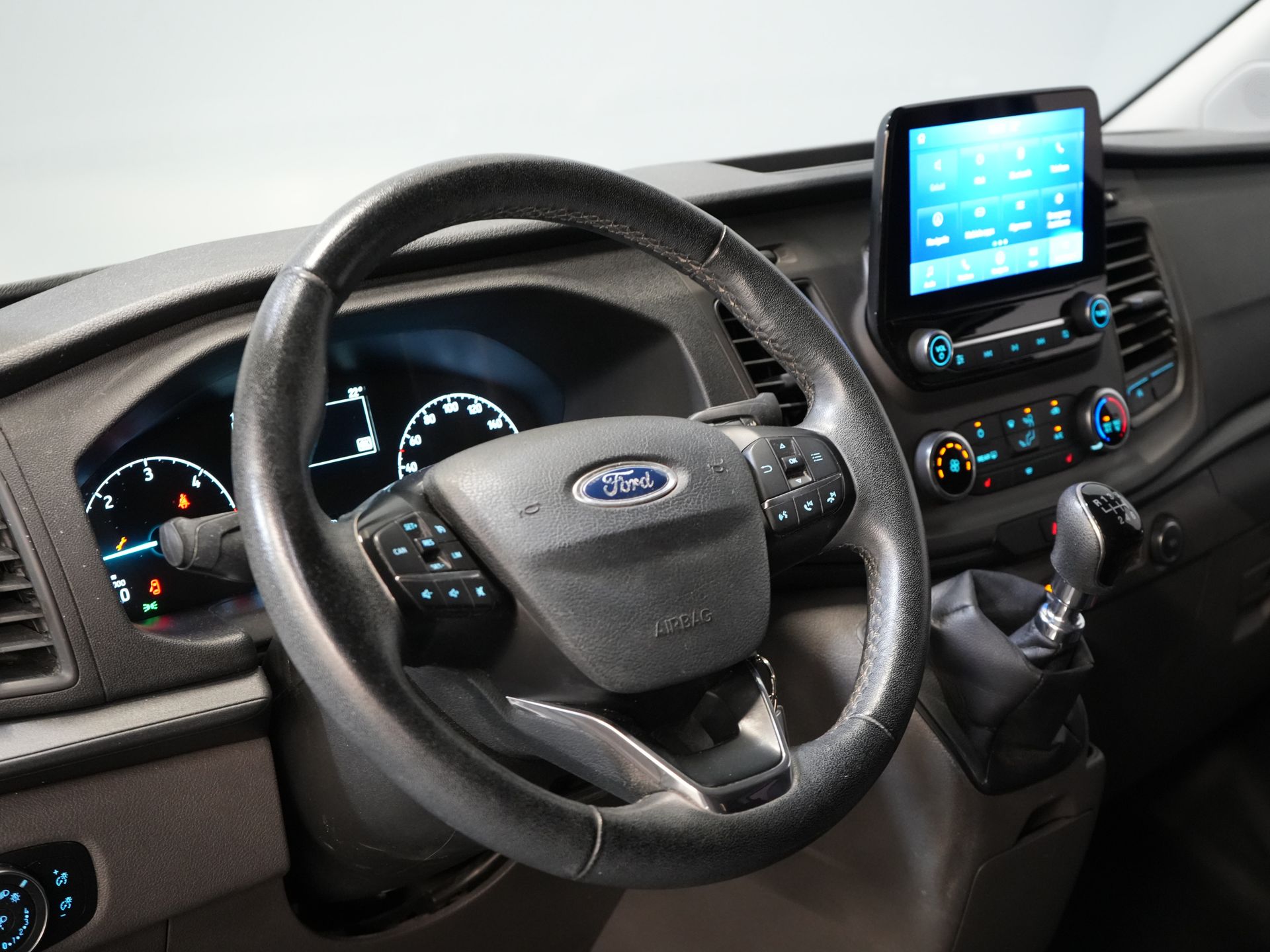 Ford Transit Custom Bestelbus 2.0 TDCI L2 Trend DC Dubbel Cabine BPM VRIJ! Stoelverw./ Carplay/ 2.7t Trekverm./ Navi/ PDC/ Cruise 13