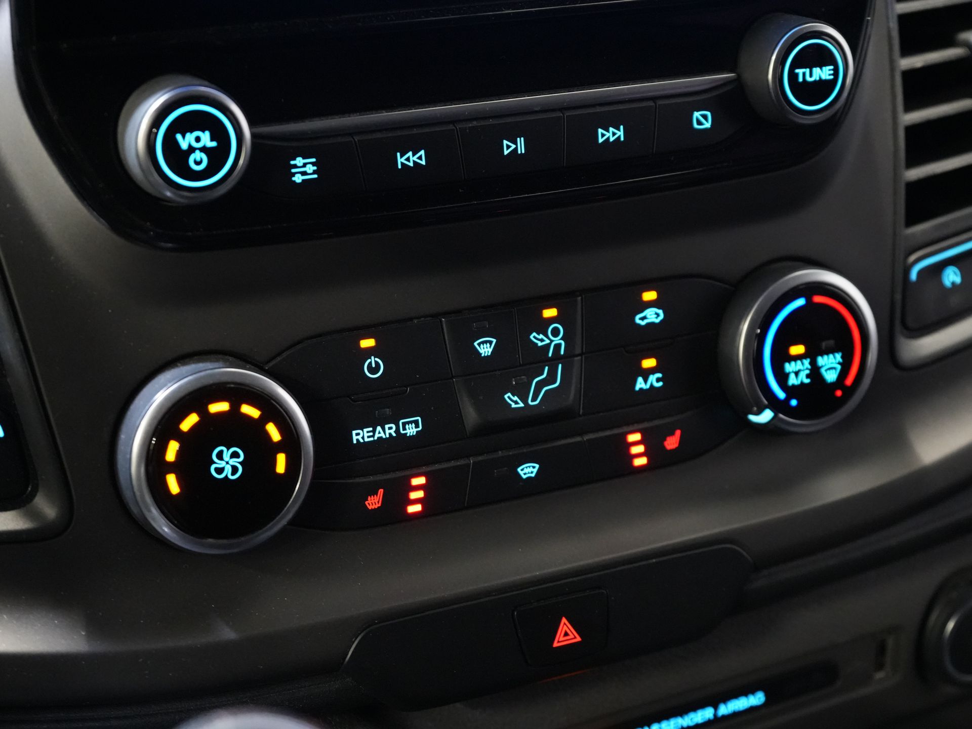 Ford Transit Custom Bestelbus 2.0 TDCI L2 Trend DC Dubbel Cabine BPM VRIJ! Stoelverw./ Carplay/ 2.7t Trekverm./ Navi/ PDC/ Cruise 18