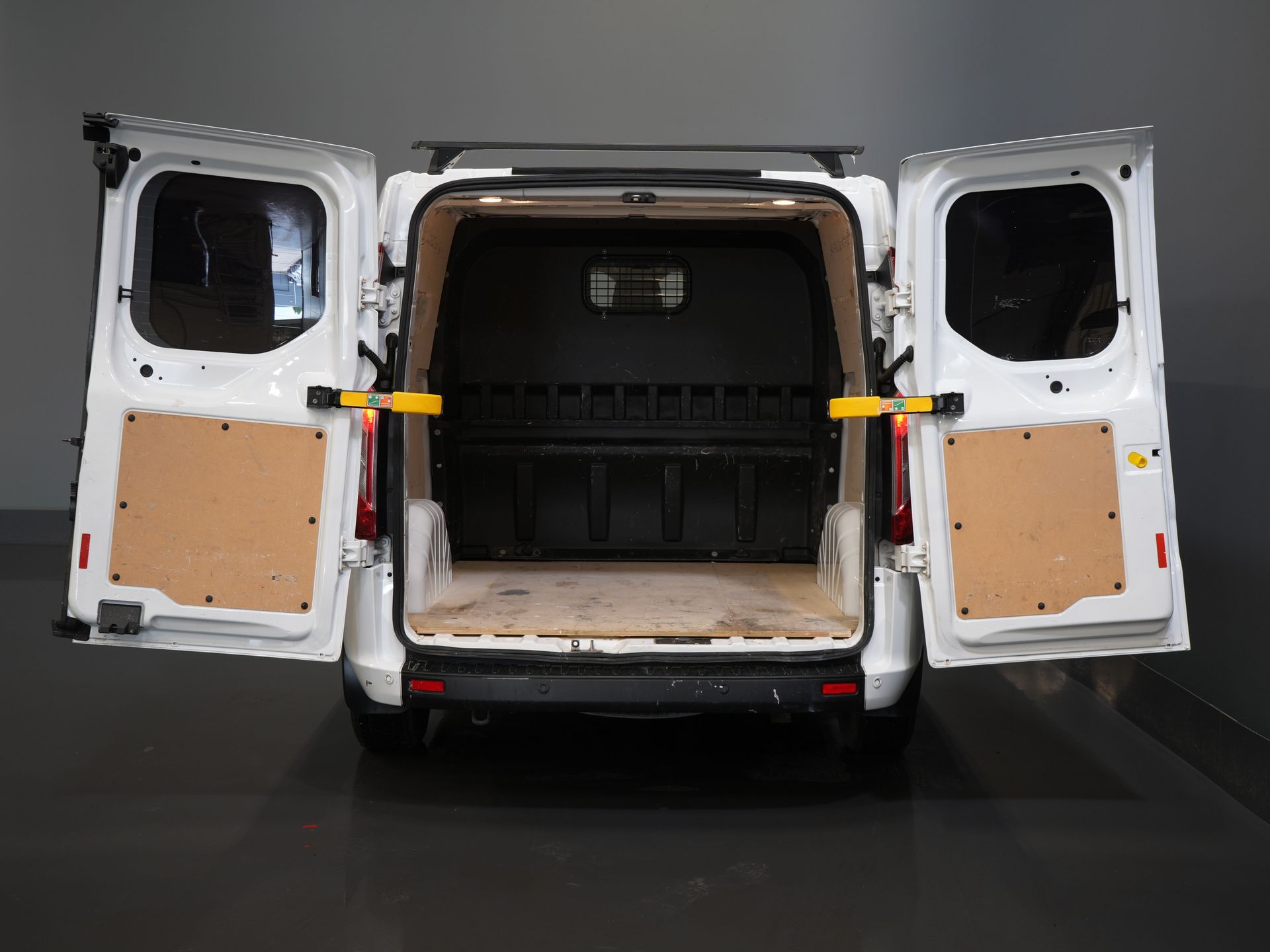 Ford Transit Custom Bestelbus 2.0 TDCI L2 Trend DC Dubbel Cabine BPM VRIJ! Stoelverw./ Carplay/ 2.7t Trekverm./ Navi/ PDC/ Cruise 4