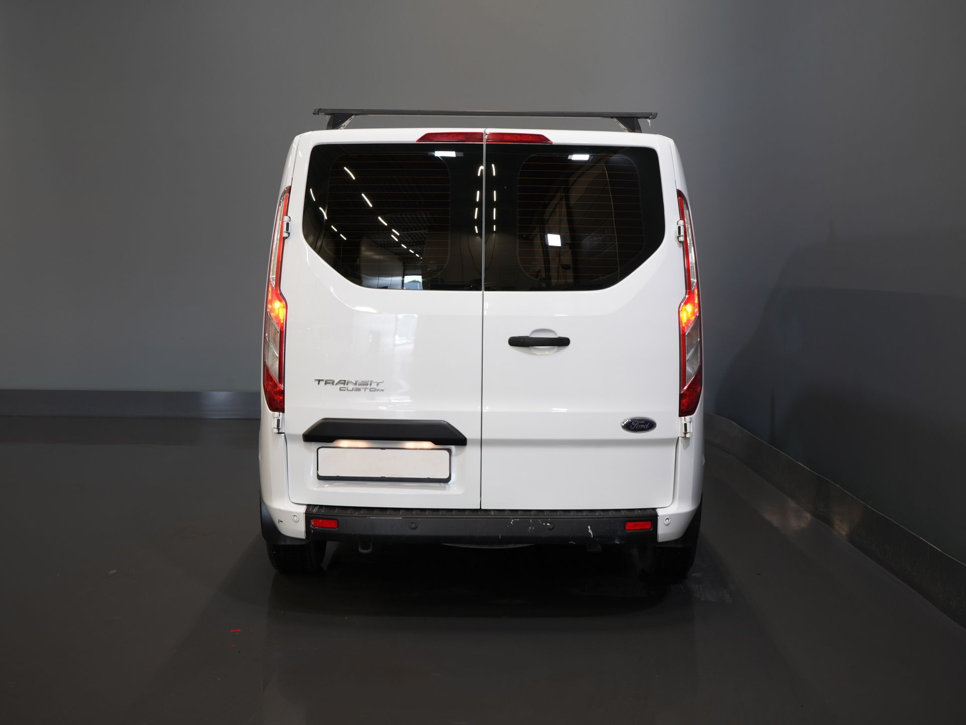 Ford Transit Custom Bestelbus 2.0 TDCI L2 Trend DC Dubbel Cabine BPM VRIJ! Stoelverw./ Carplay/ 2.7t Trekverm./ Navi/ PDC/ Cruise 5