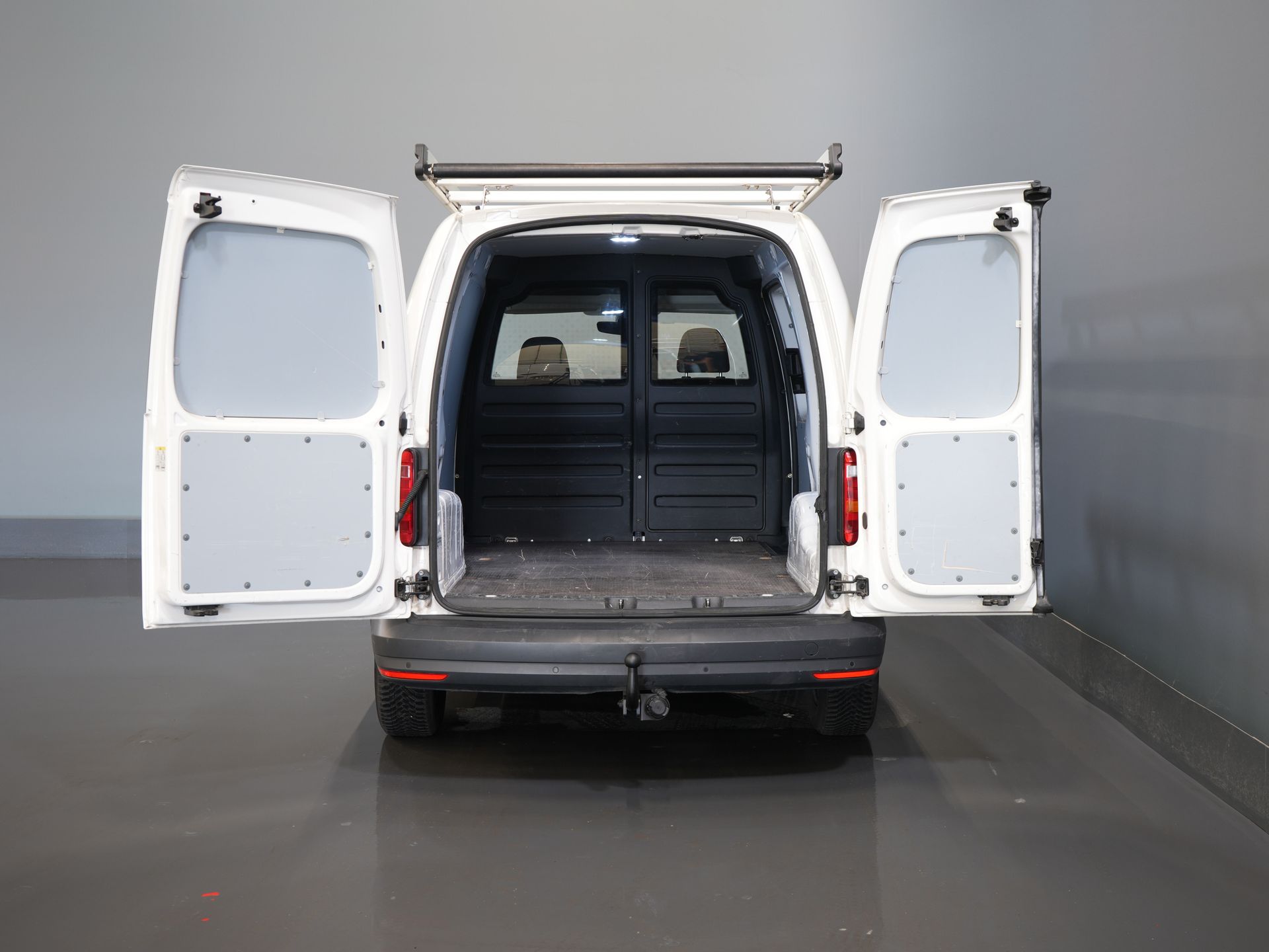 Volkswagen Caddy Bestelbus 2.0 TDI 100 pk DSG Aut. L2 Maxi BPM VRIJ! Imperiaal/ Sidebars/ Verw.voorruit/ Carplay/ Cruise/ Airco 4