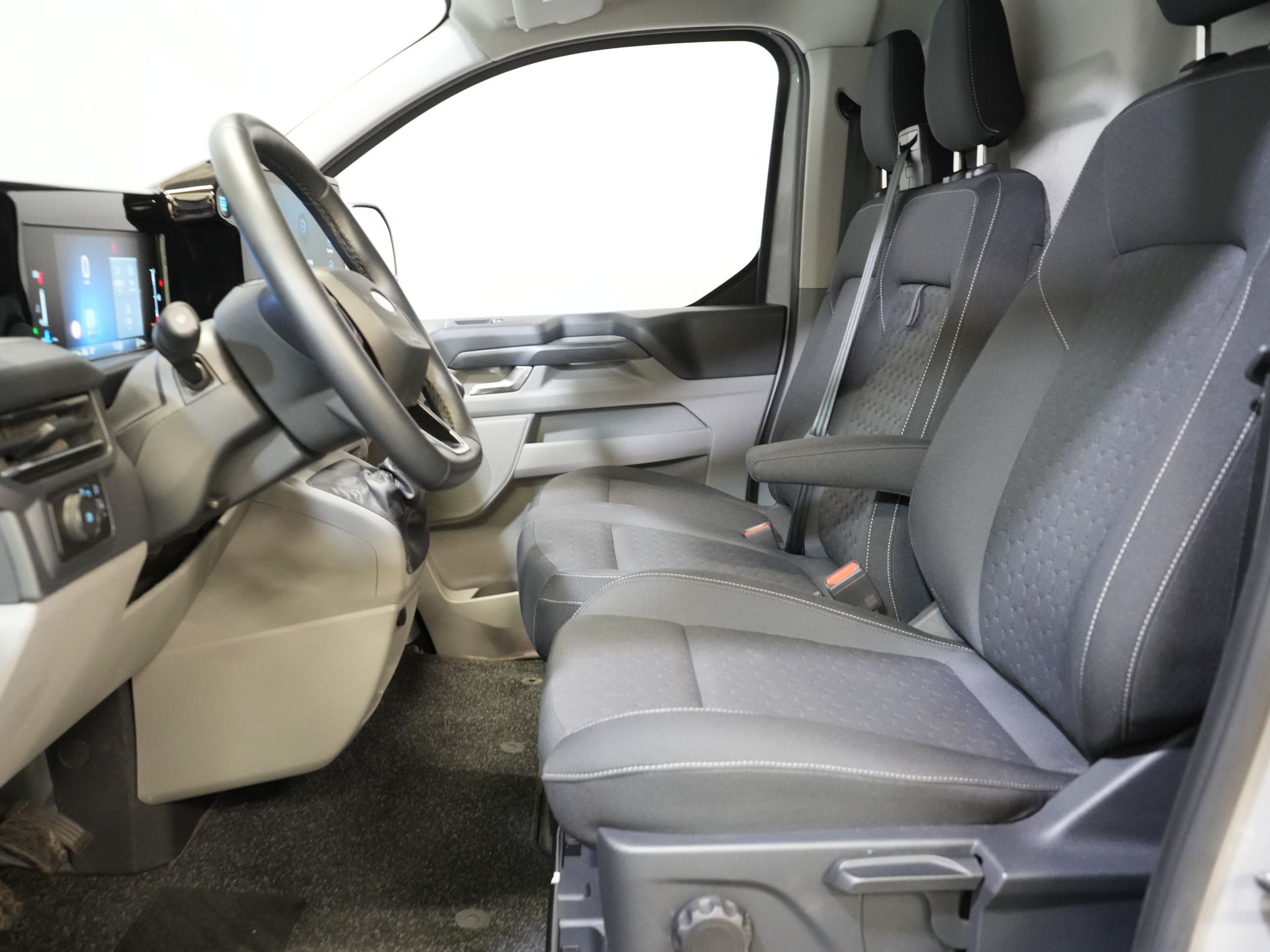 Ford Transit Custom Bestelbus 2.0 TDCI 150 pk L2 Limited BPM VRIJ! (DEMO) Garantie tot 9-29'/ LED/ 2x Schuifdeur/ Stoelverw./ Carplay/ Camera/ PDC/ LMV/ Cruis 11