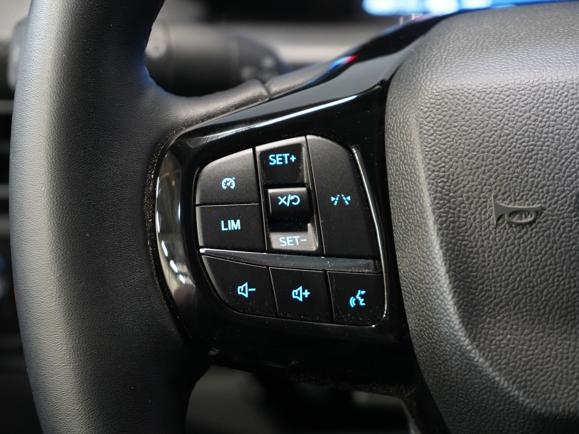 Ford Transit Custom Bestelbus 2.0 TDCI 150 pk L2 Limited BPM VRIJ! (DEMO) Garantie tot 9-29'/ LED/ 2x Schuifdeur/ Stoelverw./ Carplay/ Camera/ PDC/ LMV/ Cruis 17