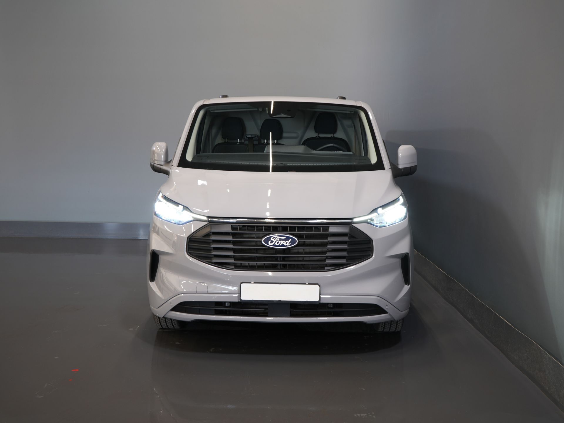 Ford Transit Custom Bestelbus 2.0 TDCI 150 pk L2 Limited BPM VRIJ! (DEMO) Garantie tot 9-29'/ LED/ 2x Schuifdeur/ Stoelverw./ Carplay/ Camera/ PDC/ LMV/ Cruis 6