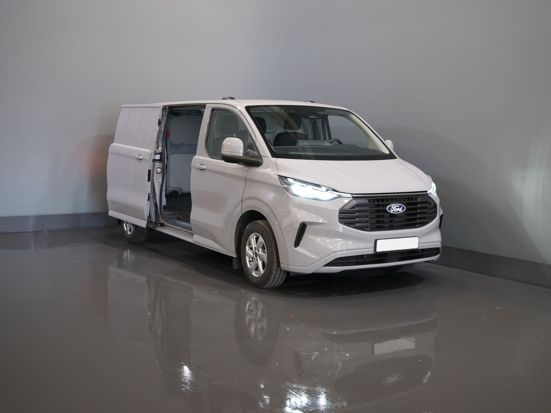 Ford Transit Custom Bestelbus 2.0 TDCI 150 pk L2 Limited BPM VRIJ! (DEMO) Garantie tot 9-29'/ LED/ 2x Schuifdeur/ Stoelverw./ Carplay/ Camera/ PDC/ LMV/ Cruis 8