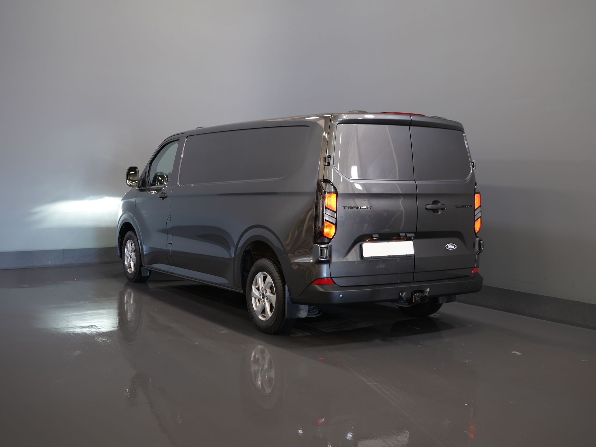 Ford Transit Custom Bestelbus 320 2.0 TDCI 136 pk Aut. L2 Trend BPM VRIJ! Garantie 3-28'/ LED/ Adapt.Cruise/ 2.7t Trekverm./ Carplay/ Camera/ Trekhaak 1
