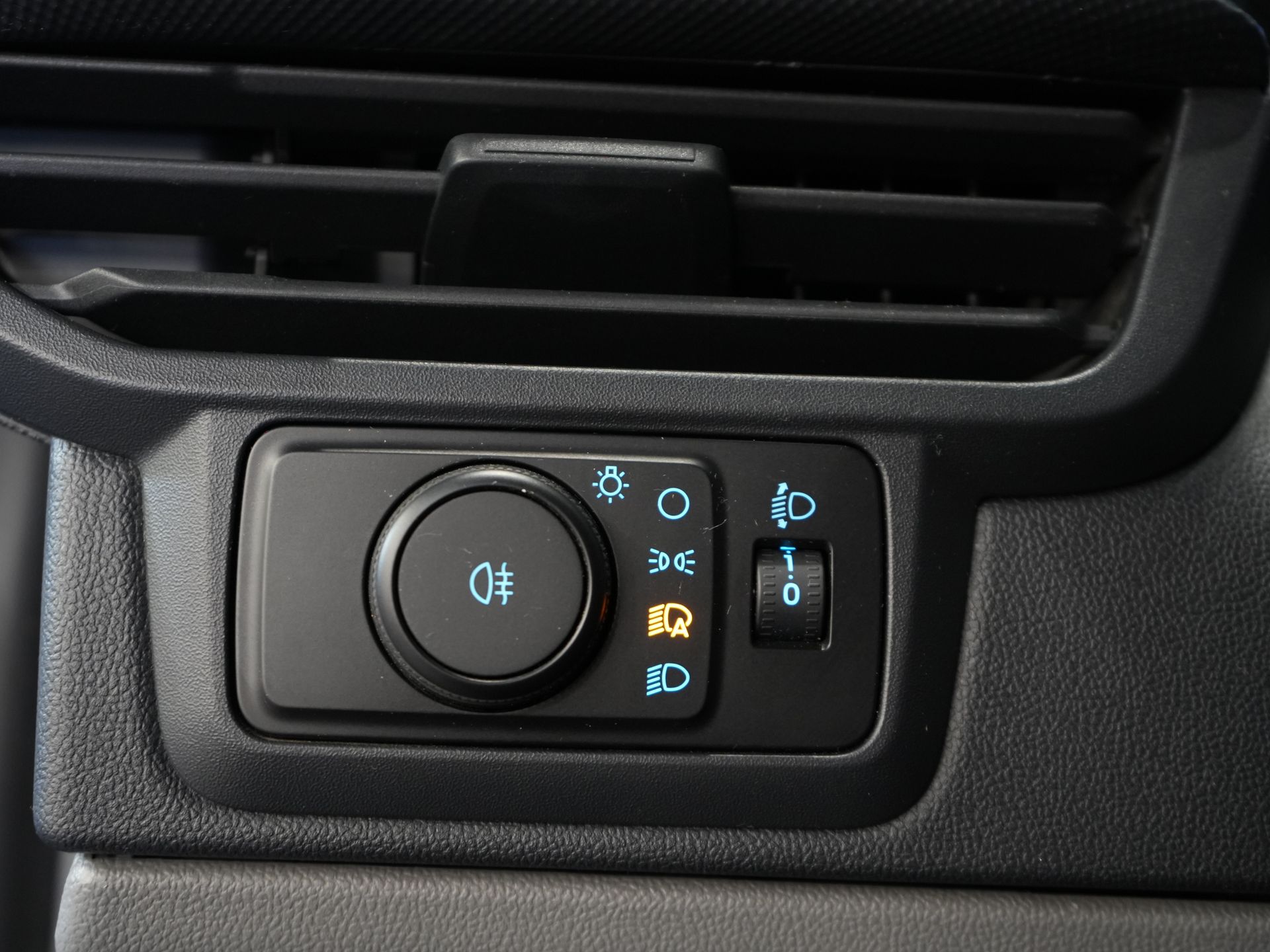 Ford Transit Custom Bestelbus 320 2.0 TDCI 136 pk Aut. L2 Trend BPM VRIJ! Garantie 3-28'/ LED/ Adapt.Cruise/ 2.7t Trekverm./ Carplay/ Camera/ Trekhaak 17