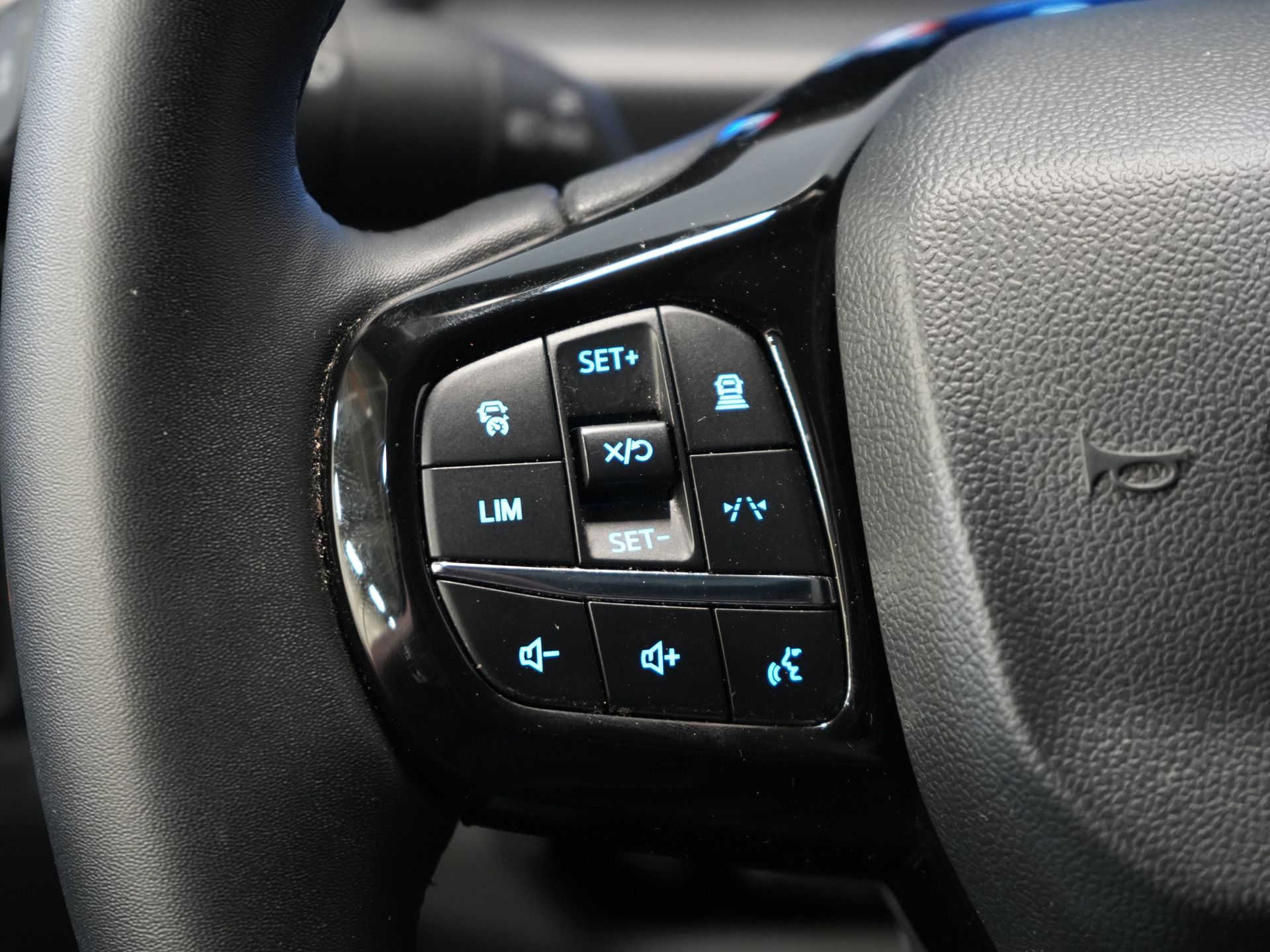 Ford Transit Custom Bestelbus 320 2.0 TDCI 136 pk Aut. L2 Trend BPM VRIJ! Garantie 3-28'/ LED/ Adapt.Cruise/ 2.7t Trekverm./ Carplay/ Camera/ Trekhaak 19
