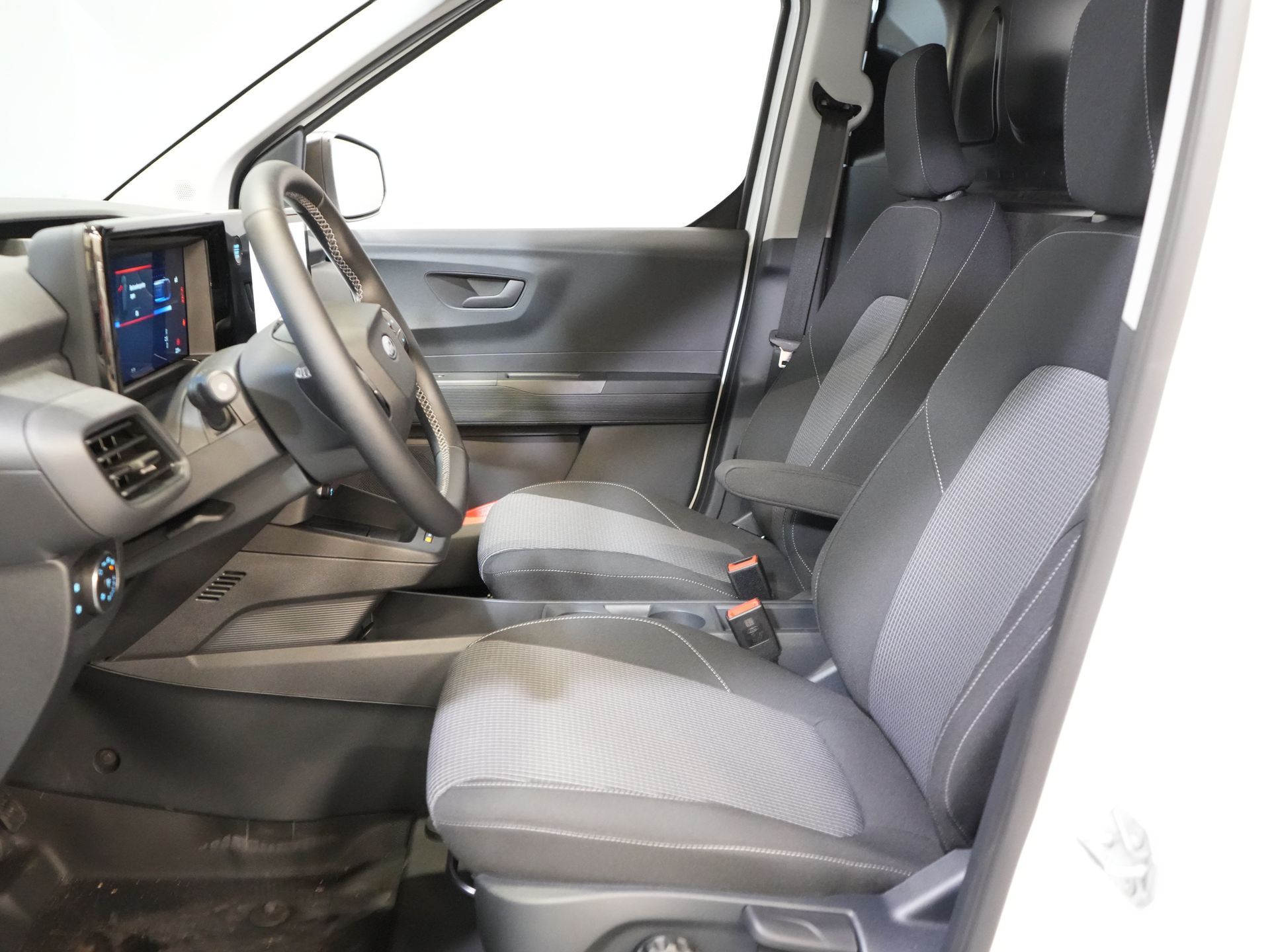 Ford E-Transit Courier Bestelbus 44 kWh 293km WLTP/ Snellader/ Stoelverw./ Stuurverw./ Carplay/ Camera/ PDC/ Climate 11