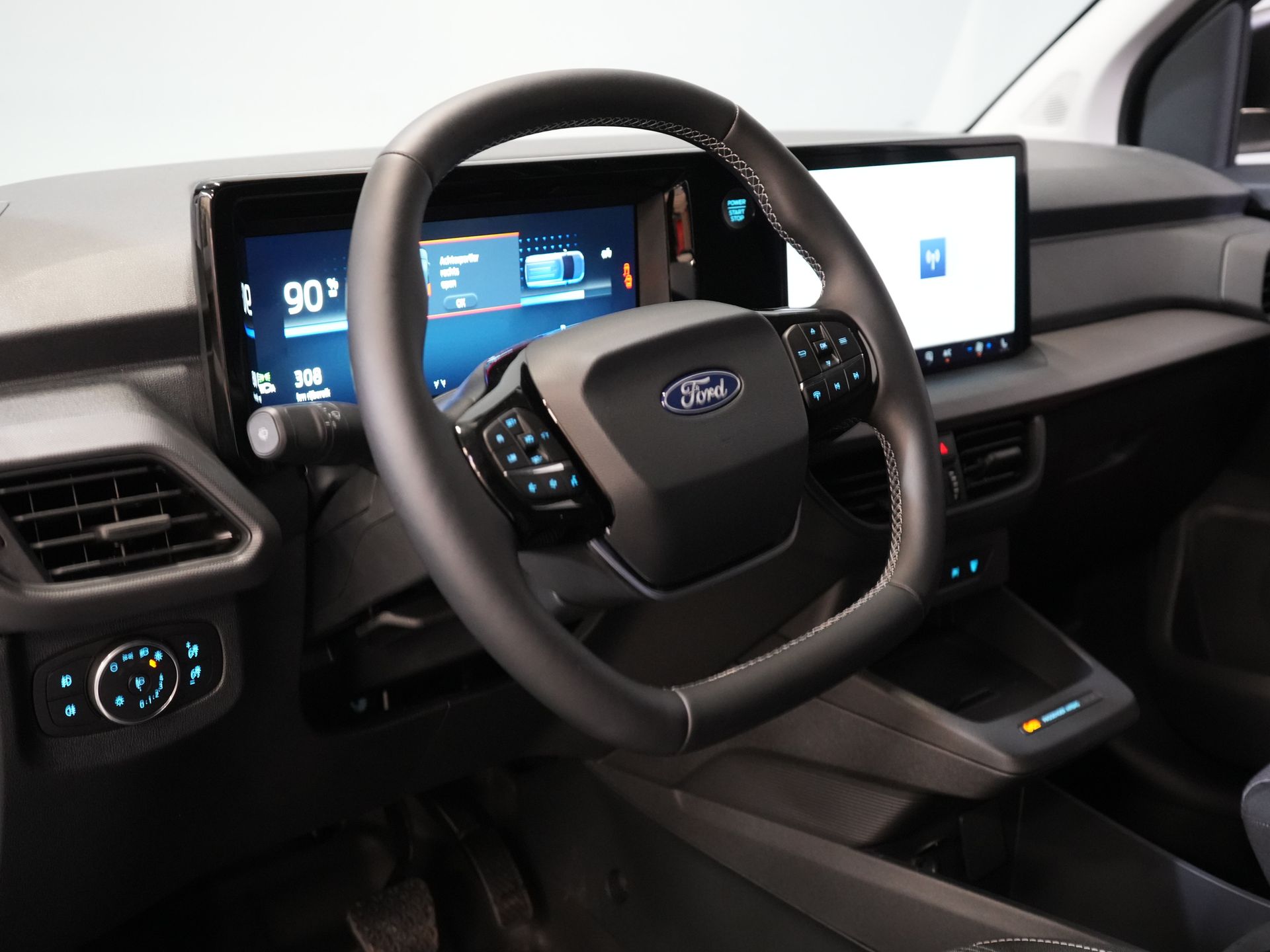 Ford E-Transit Courier Bestelbus 44 kWh 293km WLTP/ Snellader/ Stoelverw./ Stuurverw./ Carplay/ Camera/ PDC/ Climate 13