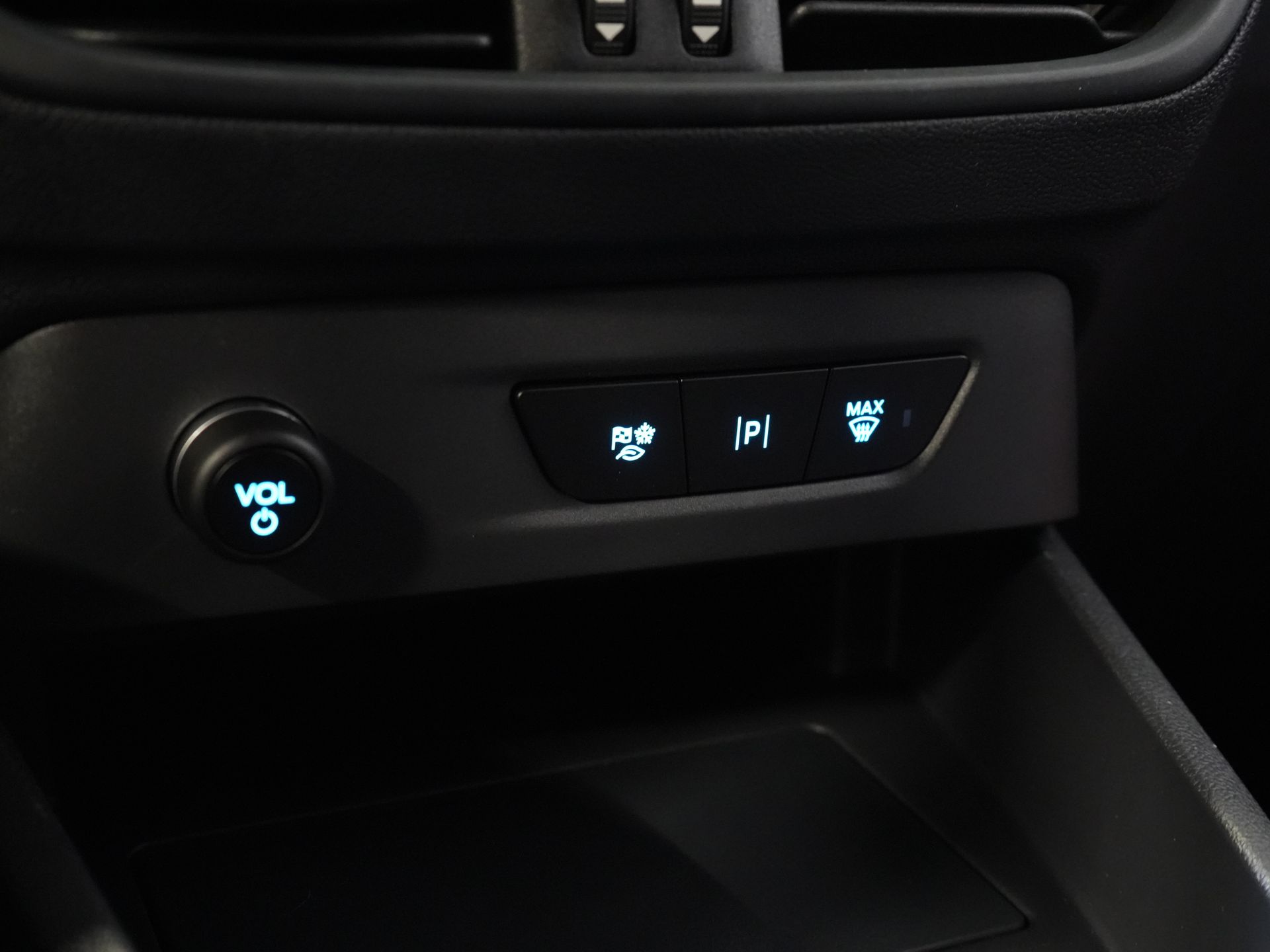 Ford E-Transit Courier Bestelbus 44 kWh 293km WLTP/ Snellader/ Stoelverw./ Stuurverw./ Carplay/ Camera/ PDC/ Climate 21