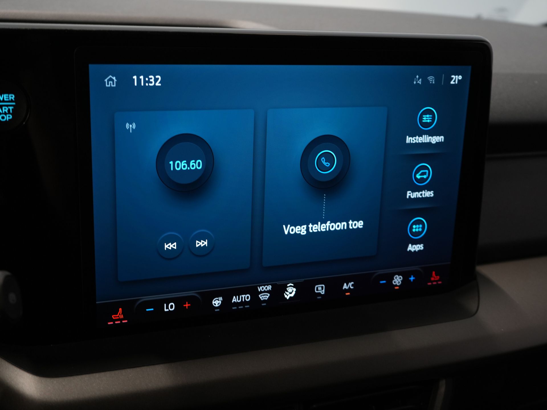 Ford E-Transit Courier Bestelbus 44 kWh 293km WLTP/ Snellader/ Stoelverw./ Stuurverw./ Carplay/ Camera/ PDC/ Climate 22