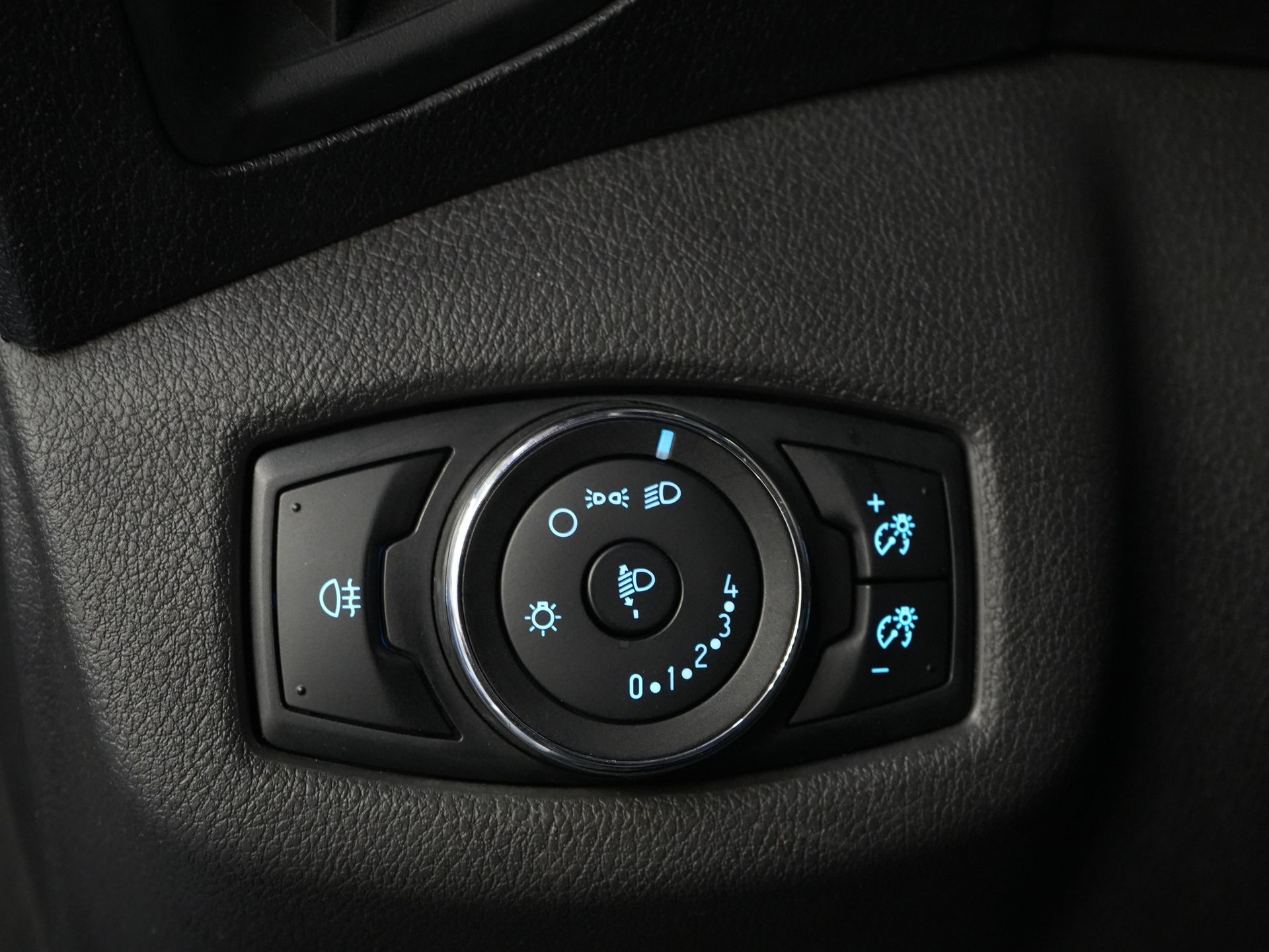 Ford Transit Connect Bestelbus 1.5 TDCI 75 pk BPM VRIJ! EURO 6/ NL Auto/ Airco/ Trekhaak 16