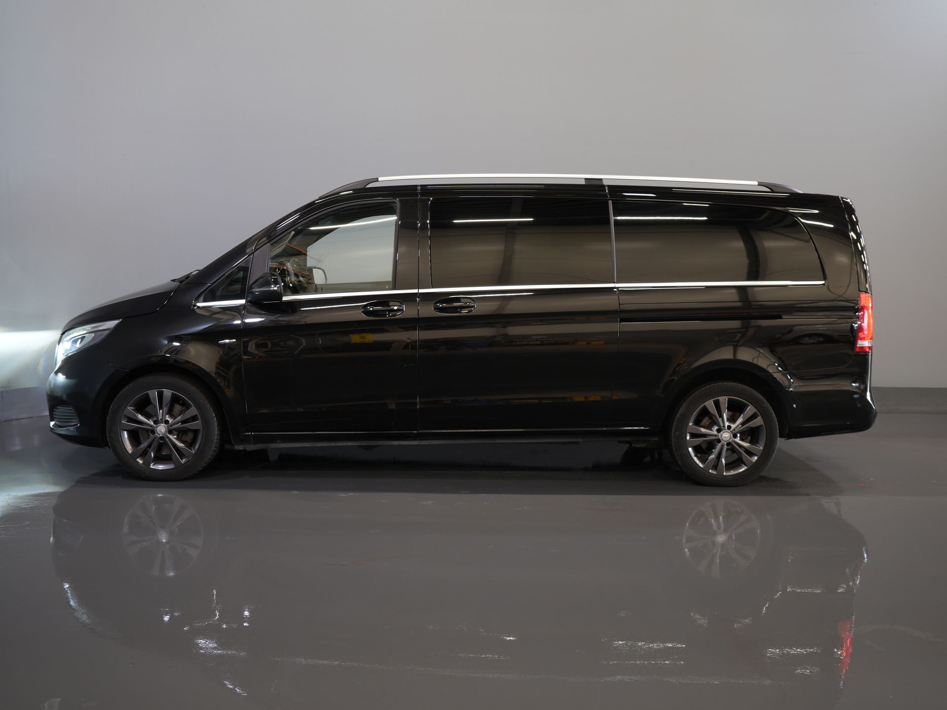 Mercedes-Benz V-Klasse Bestelbus 250d XL L3 Avantgarde DC Dubbel Cabine BPM VRIJ! LED/ Leder/ Climate/ 2xSchuifdeur/ Standkachel/ Stoelverw/ Navi/ Elek.Klep/ Cam 9