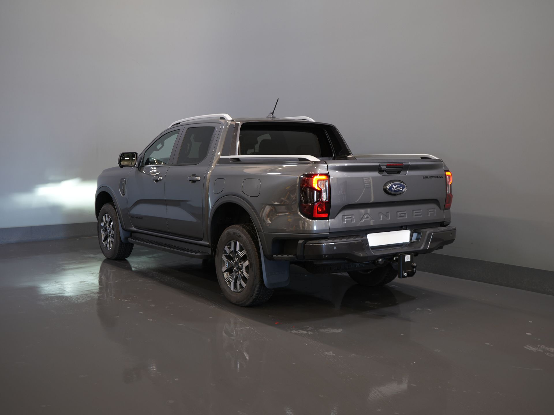Ford Ranger Bestelbus Wildtrak 2.3 PHEV Double Cab 4x4/ B&O/ Tech-Pack/ Adapt.Cruise/ 3.5t Trekverm./ 360 Camera/ Leder/ Alarm/ Navi/ Carplay/ Trekhaa 1