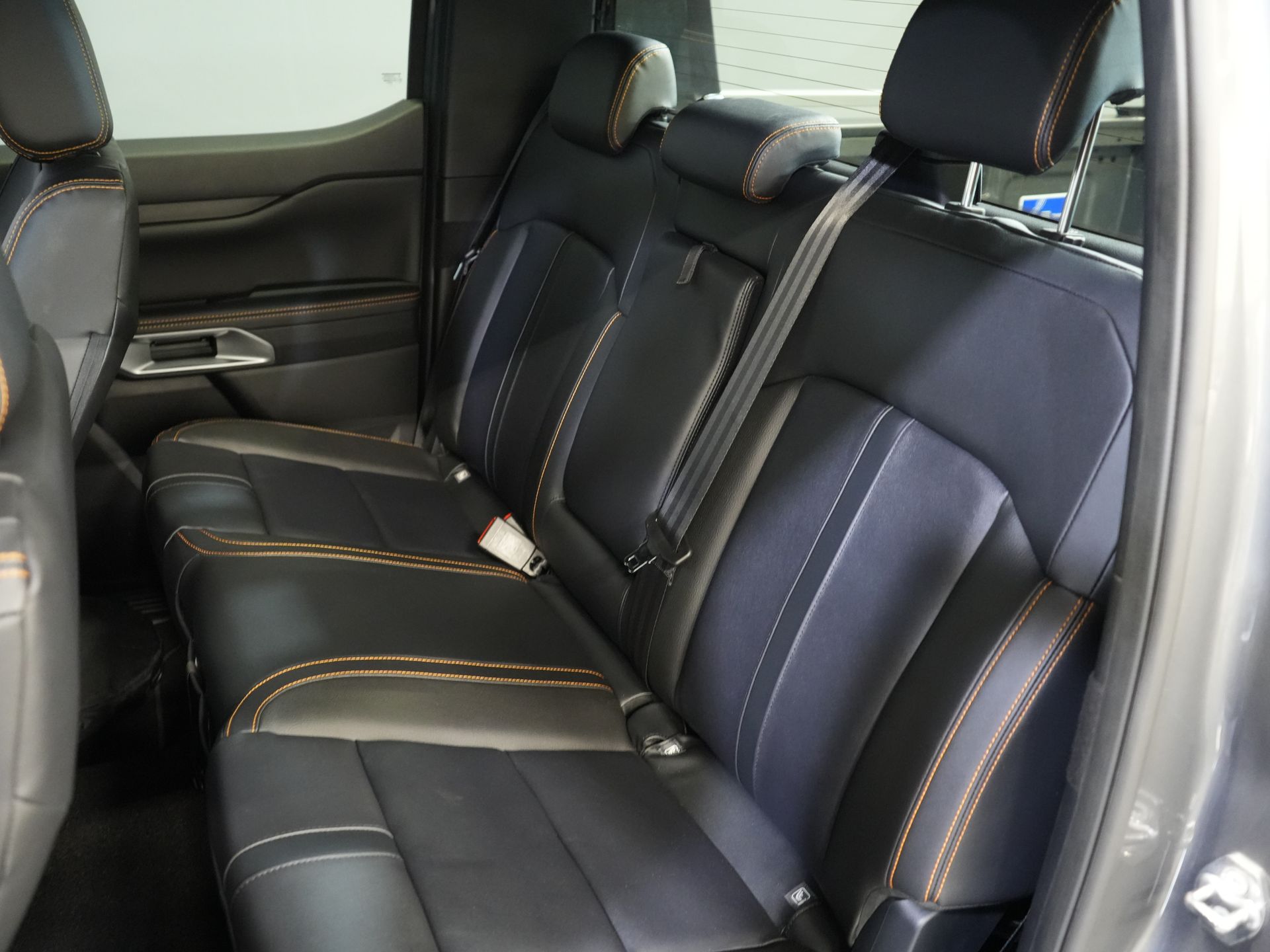 Ford Ranger Bestelbus Wildtrak 2.3 PHEV Double Cab 4x4/ B&O/ Tech-Pack/ Adapt.Cruise/ 3.5t Trekverm./ 360 Camera/ Leder/ Alarm/ Navi/ Carplay/ Trekhaa 17
