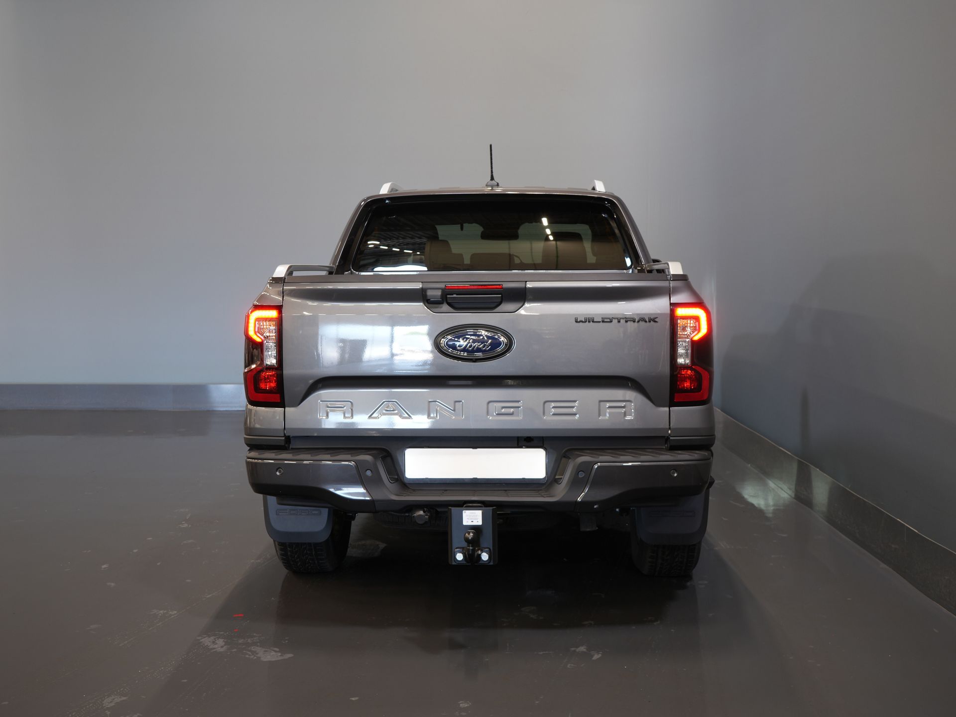 Ford Ranger Bestelbus Wildtrak 2.3 PHEV Double Cab 4x4/ B&O/ Tech-Pack/ Adapt.Cruise/ 3.5t Trekverm./ 360 Camera/ Leder/ Alarm/ Navi/ Carplay/ Trekhaa 5