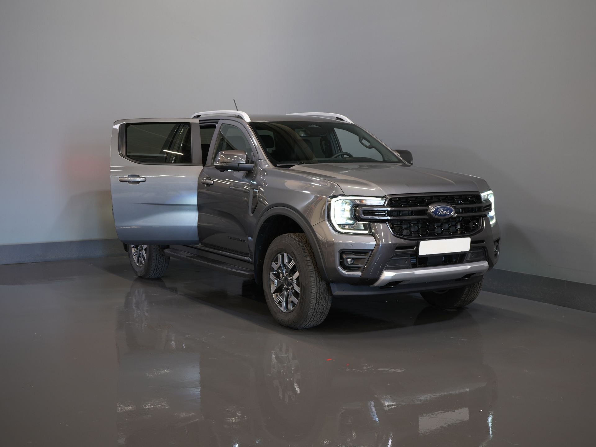 Ford Ranger Bestelbus Wildtrak 2.3 PHEV Double Cab 4x4/ B&O/ Tech-Pack/ Adapt.Cruise/ 3.5t Trekverm./ 360 Camera/ Leder/ Alarm/ Navi/ Carplay/ Trekhaa 8
